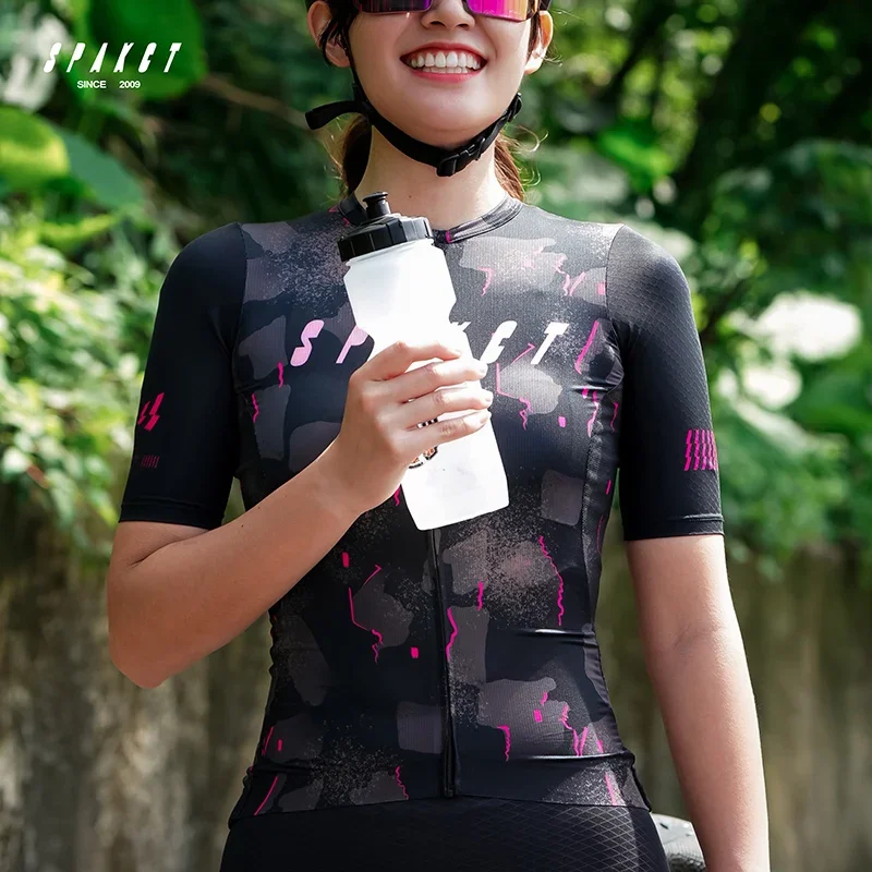 

SPAKCT - A men's and women's universal cycling sport shirt, featuring breathable and quick-drying fabric.