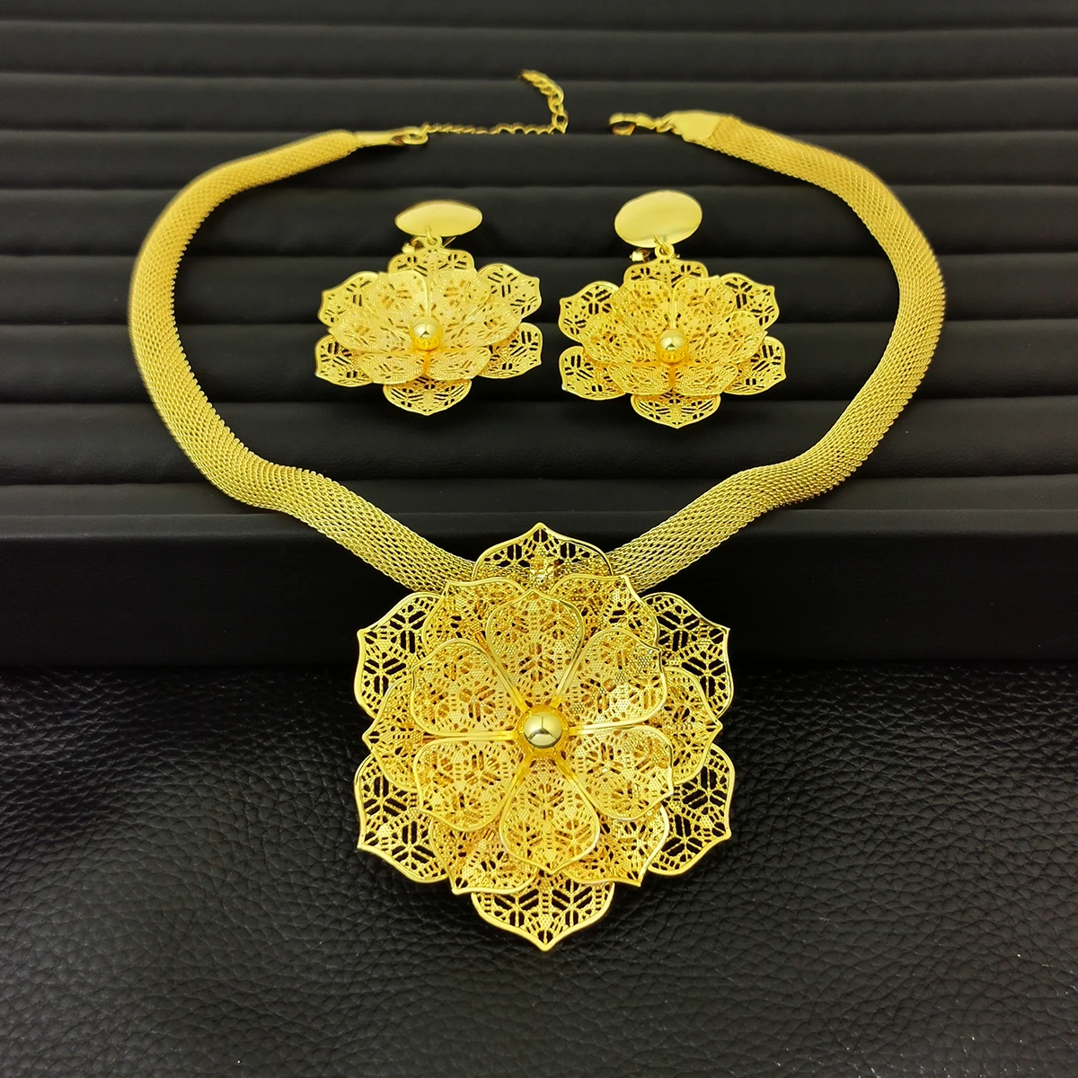 Gold Color Flower Dubai Jewelry Sets For Women Big Choker Necklace & Earrings Weddings Party Sets African Accessories MANILAI