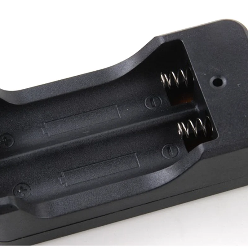 18650 شاحن بطارية الاتحاد الأوروبي التوصيل 2 فتحات الذكية شاحن سريع 18650 بطارية ليثيوم قابلة للشحن جهاز شحن تيار مستمر 4.2 فولت 1A