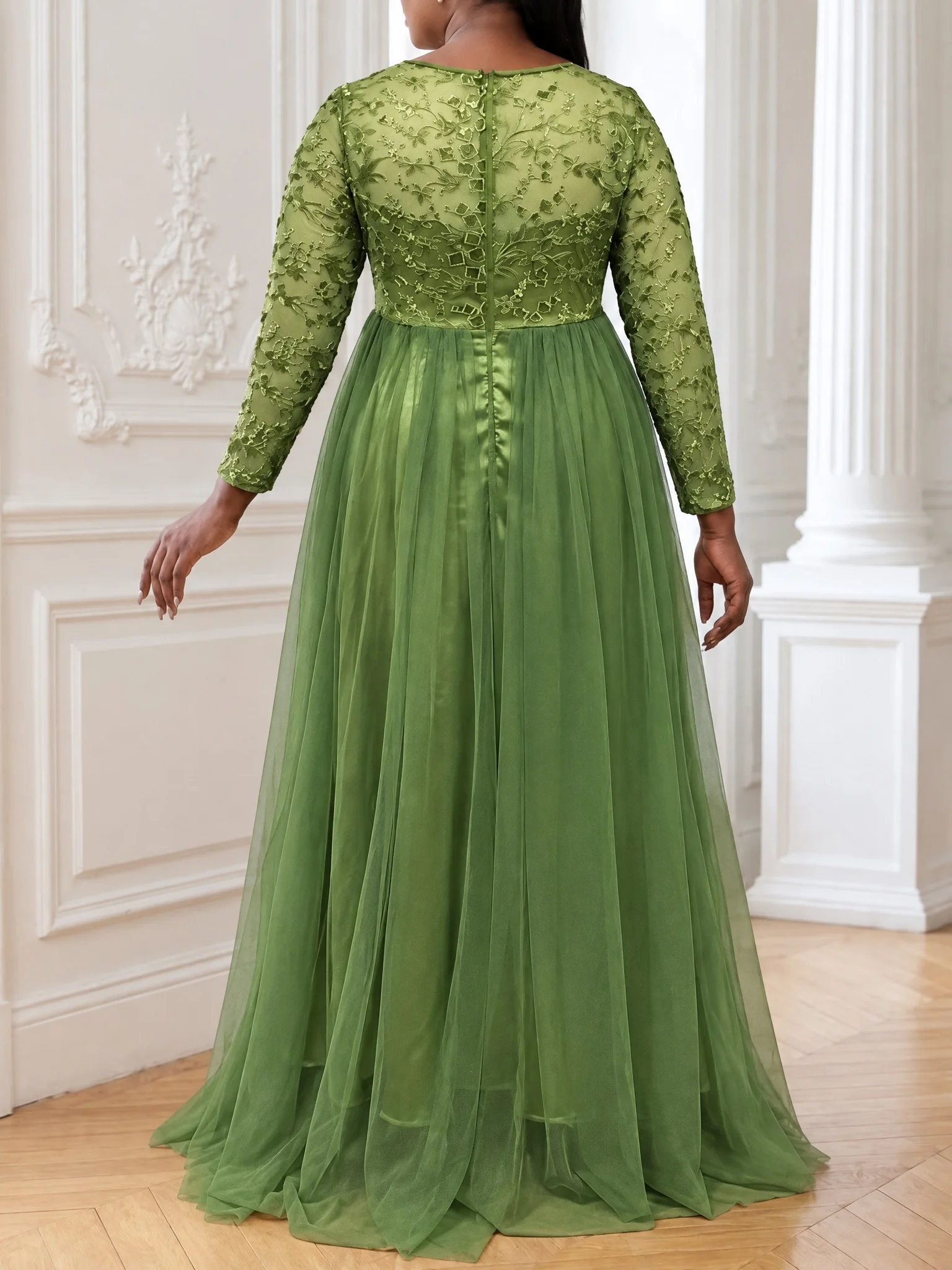 Plus Size Women Floral Embroidered Lace Evening Dress Crew Neck Sheer Long Sleeve Flowy Tulle A-Line Wedding Guest Party Dresses