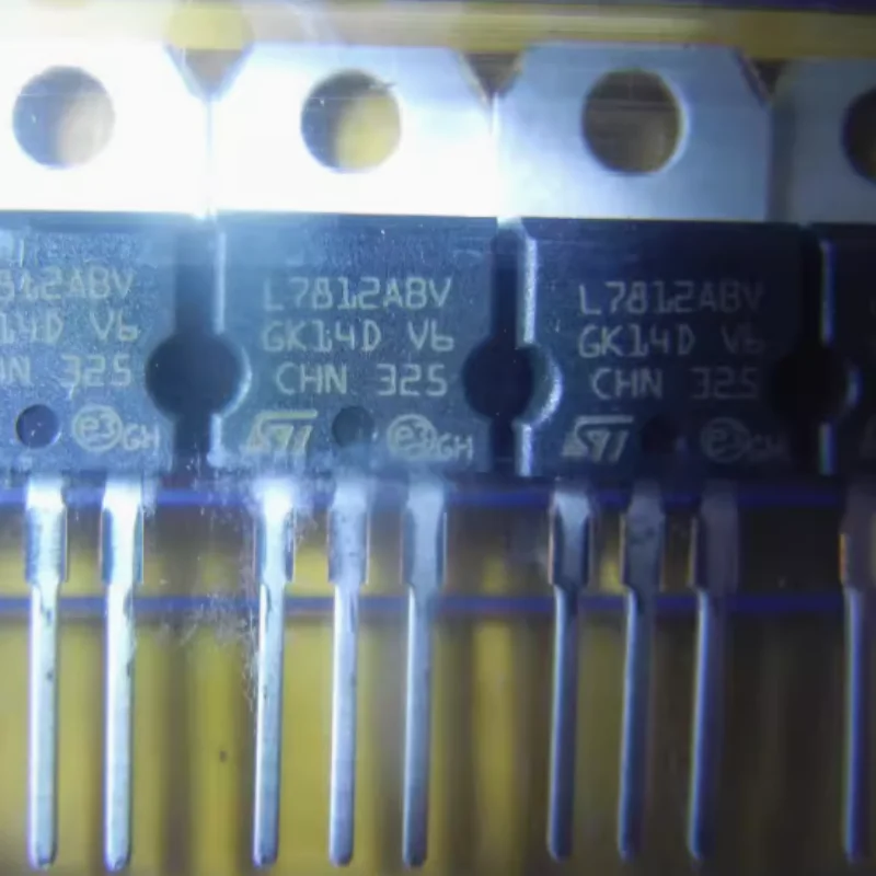 

10 шт./L7812ABV TO220 Оригинальные товары в наличии