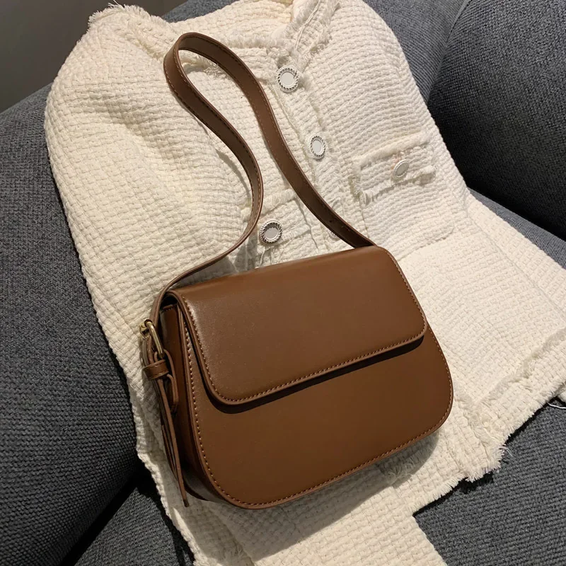 Ladies' Diagonal Cross Bag 2024 Vintage Semi-circular Saddle Bag Fashionable Simple and Versatile Single Shoulder Messenger Bag