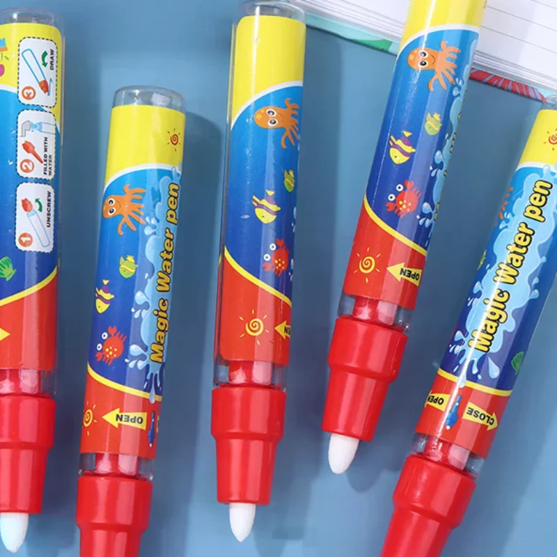 مجموعة جديدة مكونة من 5 قطع من أقلام الرسم المائية السحرية، وأدوات طلاء الشعار المبتكرة، ولعبة كتابة بساط تعليم الأطفال