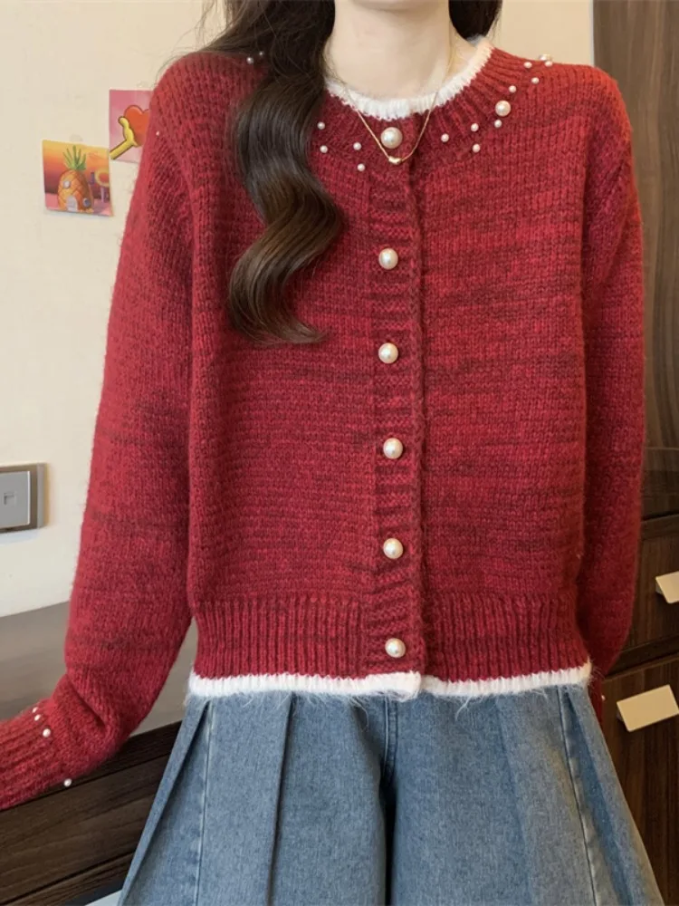 Czerwony sweter damski z dzianiny, luźny, okrągły dekolt, zapinany na guziki z perłami, wiosenny, modny, do pracy, długi rękaw, sweter, płaszcz, top.