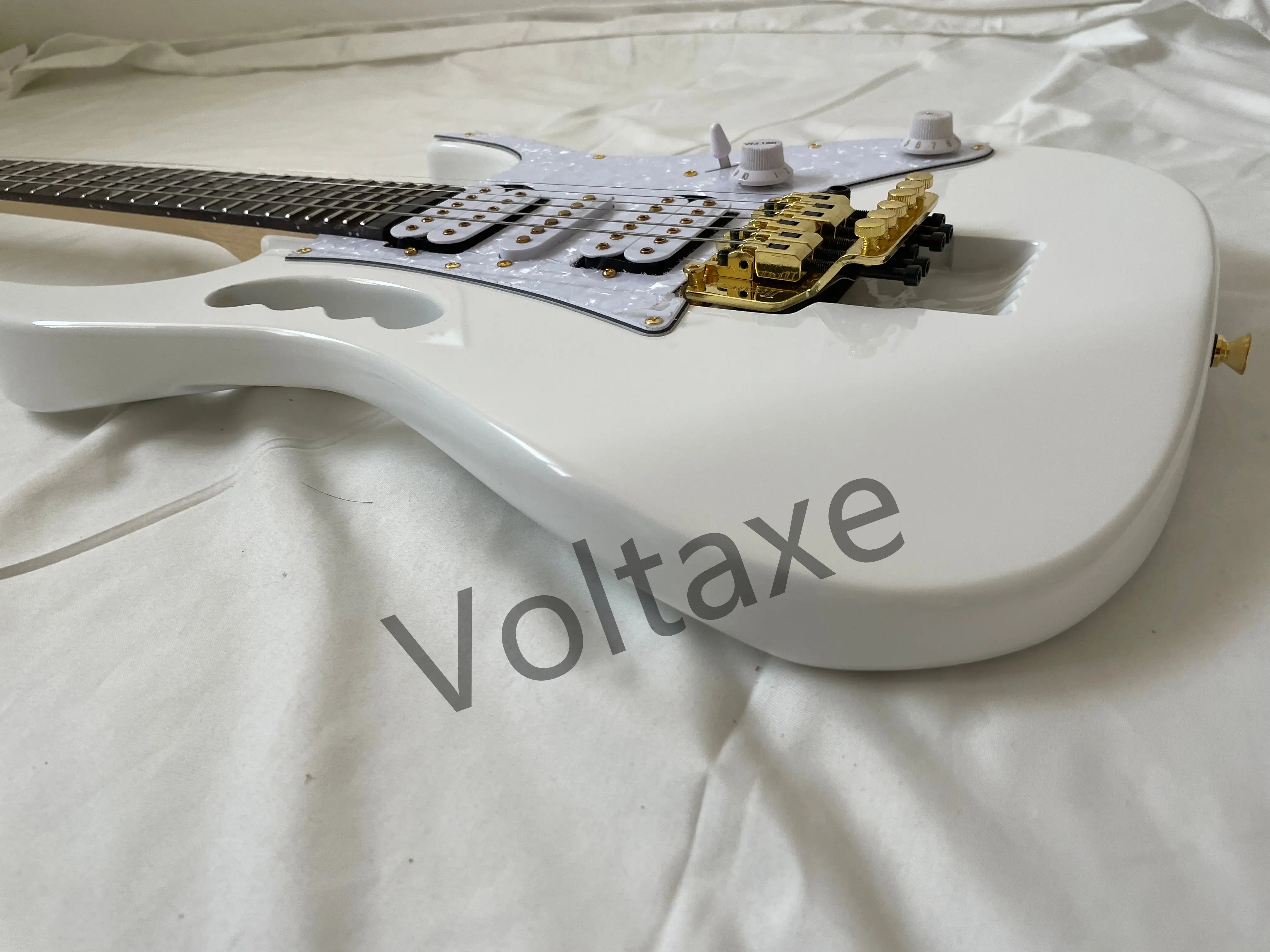 White High Quality Gold Color With Gold HSH Hardware Double Shake Vibrato Electric Guitar