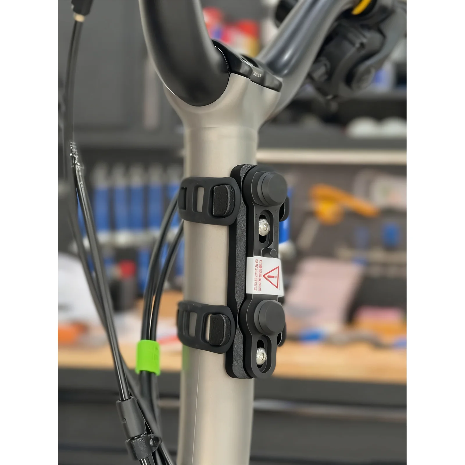 Uniwersalny silikonowy uchwyt magnetyczny, odpowiedni do rowerów składanych, kompatybilny z elementami rowerów szosowych Numer części: 09603P00042