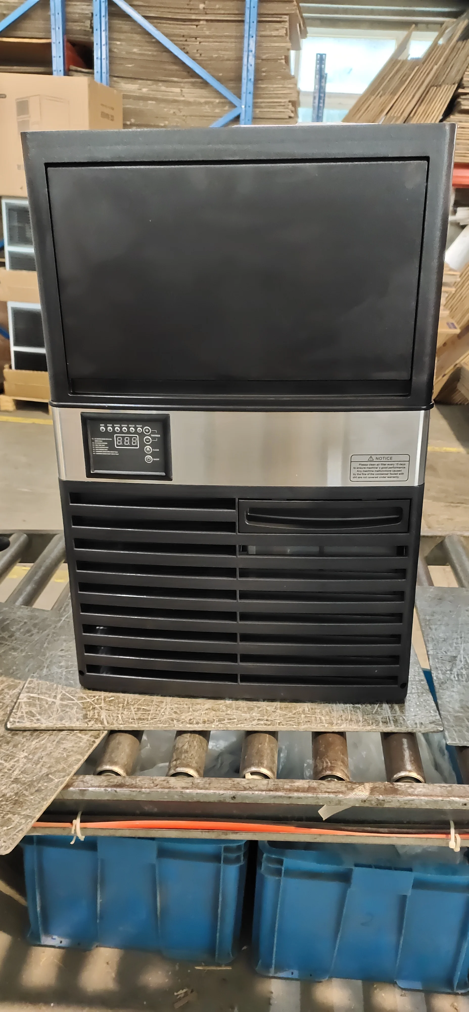 الجملة المنزلية مع الضوء الأزرق LED التلقائي التحكم التجارية آلة صنع الثلج واضحة صانع الثلج الصين لبار القهوة الفندق