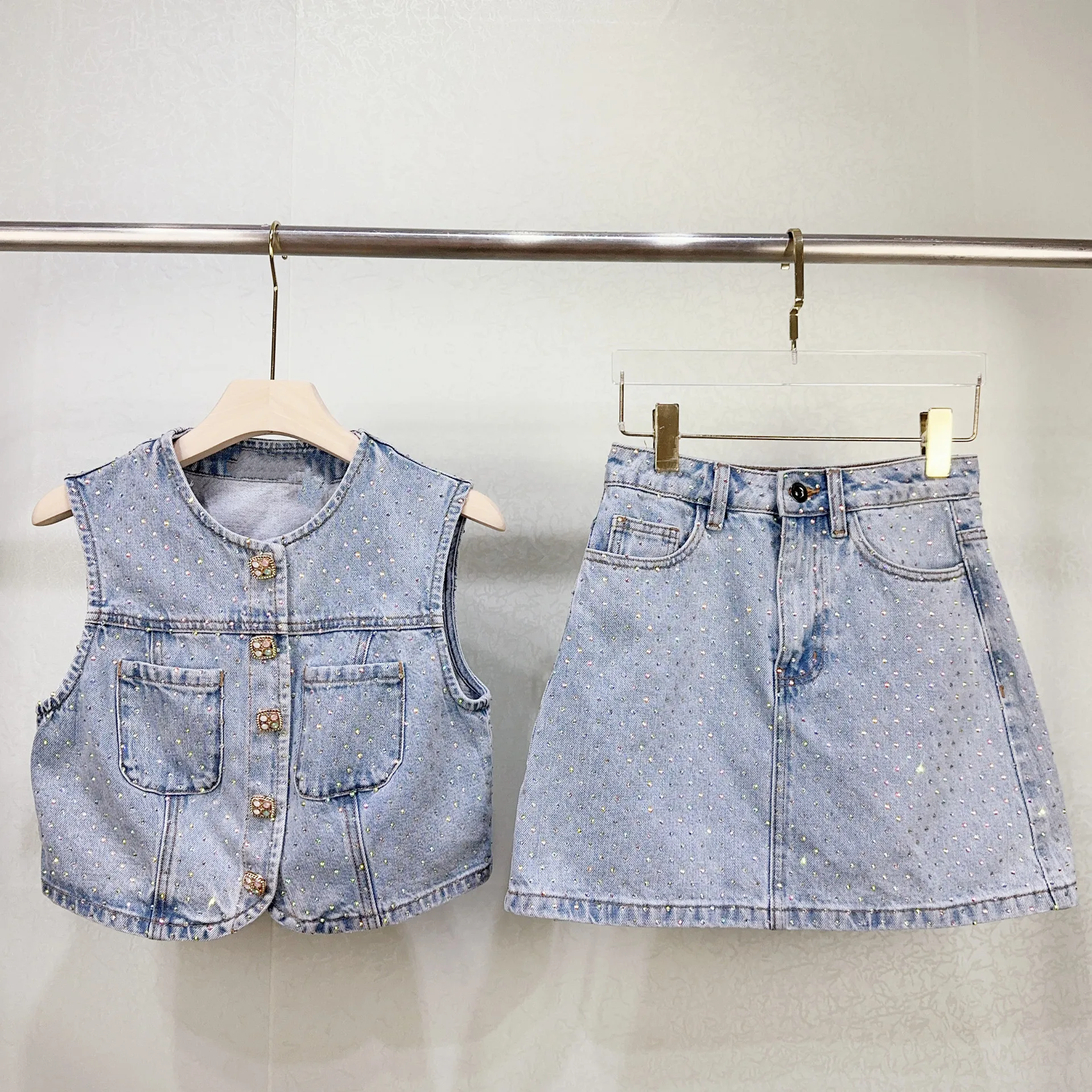 2024 New Women Denim Suit Rhinestone And Pockets Decoration O-neck Sleeveless Vest + A-line Skirt