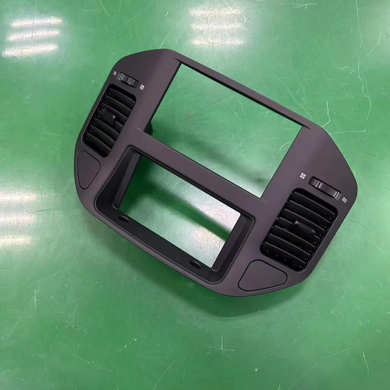 HUIYAN Black Color MR40244701 MR40244601For Mitsubishi Pajero V73/V75/V77 2000-2006 Middle Side Ac Outlet Vent and Ac Vent Panel