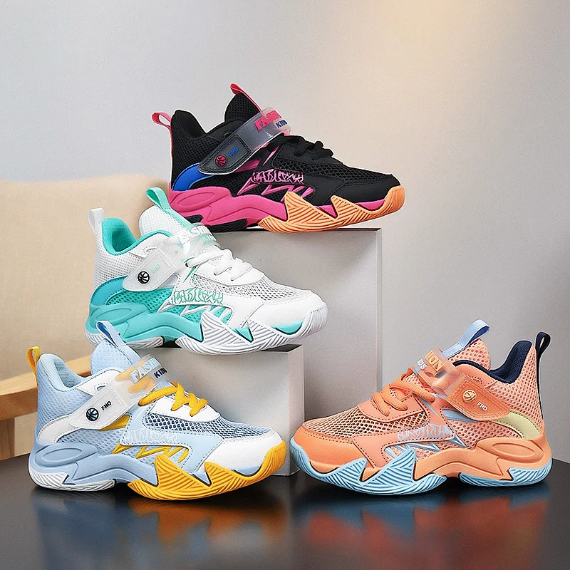 A pair of breathable children's summer and spring sports basketball shoes, shock-absorbing and durable sports shoes. CT-L9770