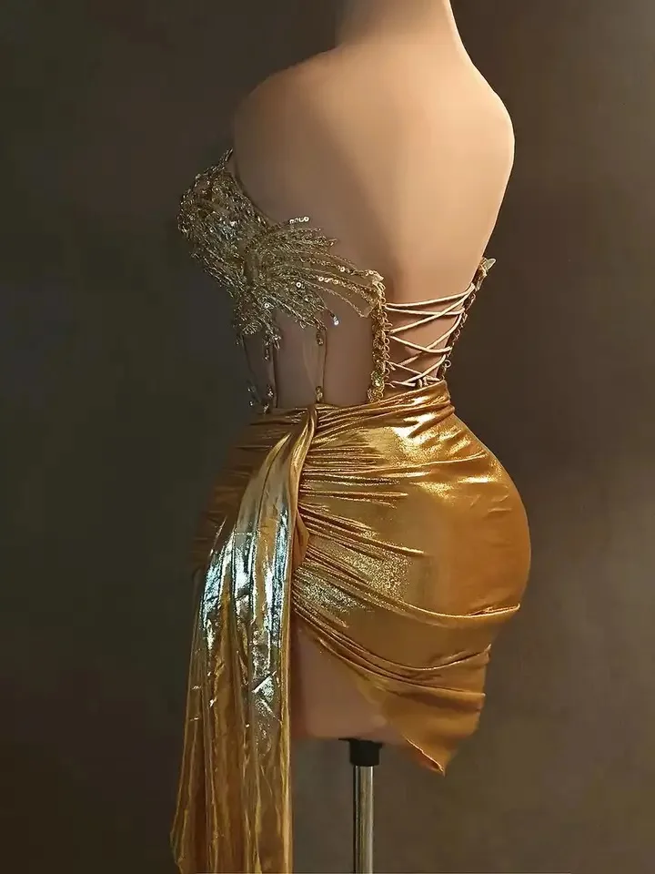 Conjunto de dos piezas con Top brillante para mujer, traje de escenario para cantante, fiesta de noche de cumpleaños, vestido dorado Sexy sin tirantes con lentejuelas y diamantes de imitación