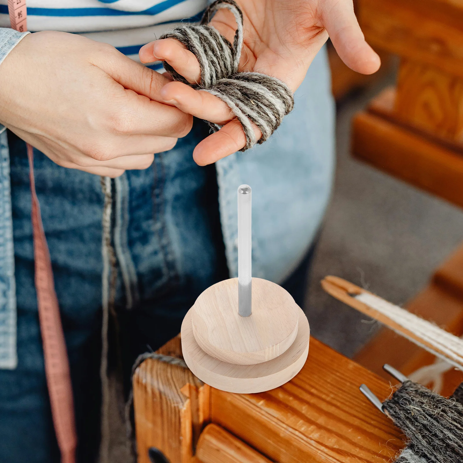 حامل غزل خشبي قابل للتدوير موزع المغزل اللفاف المنظم الحياكة التطريز اكسسوارات الغزل سبينر الوقوف