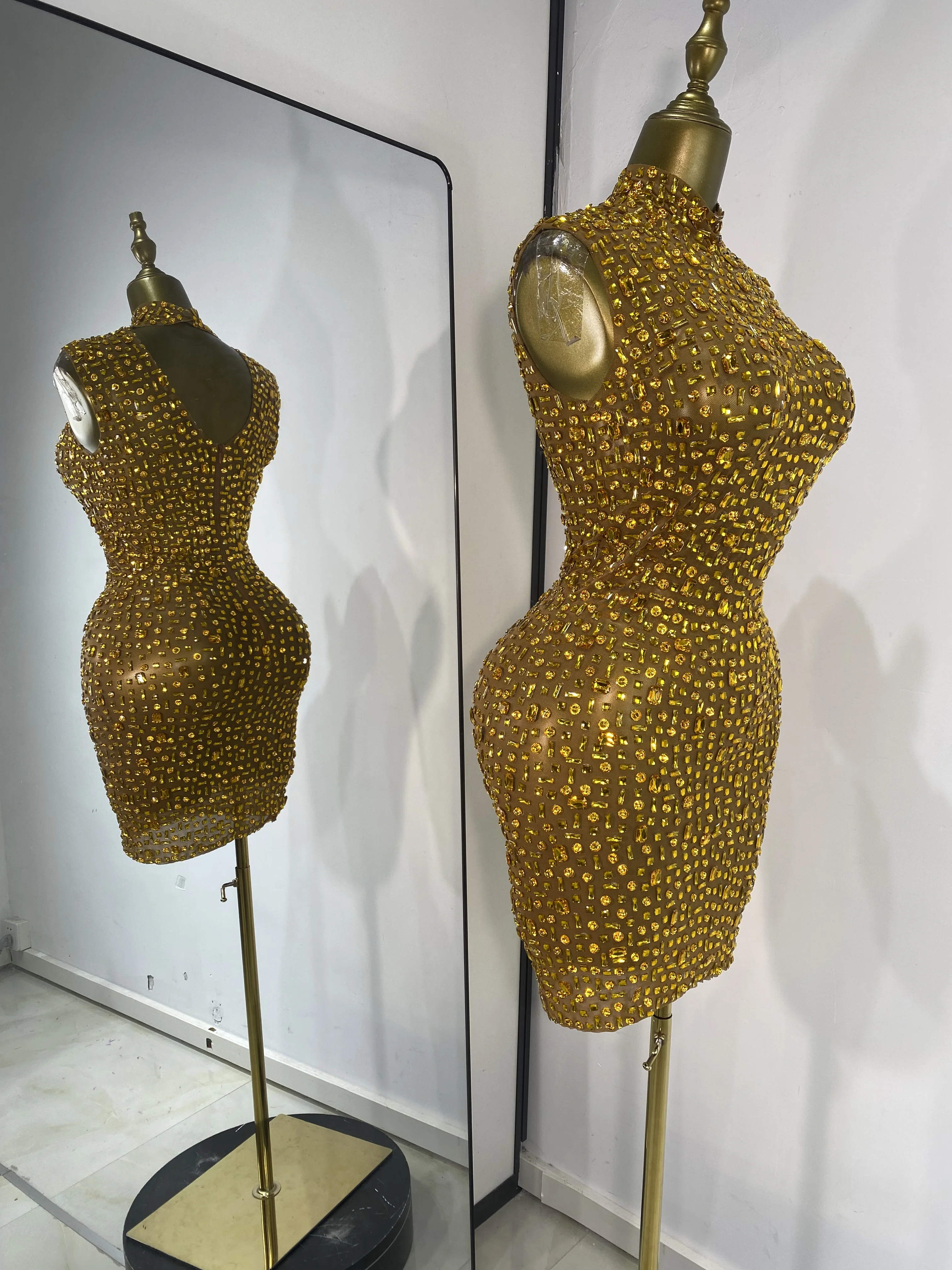 女性用高級ゴールドラインストーンメッシュボディコンミニドレス、キラキラ輝くイブニングクラブパーティー誕生日ドレス、シンガーのステージ衣装