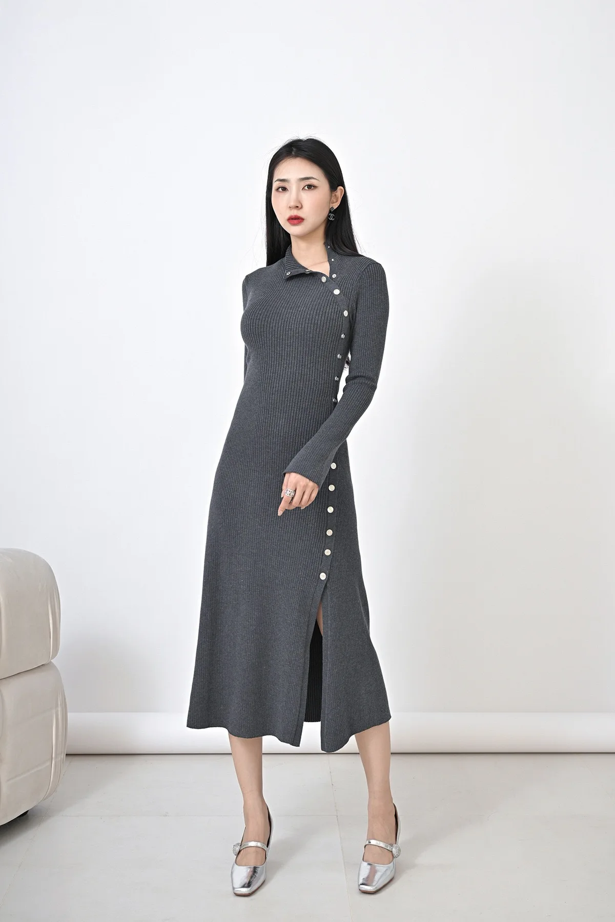 French style niche long sleeved waist bag button up dress for autumn and winter, paired with a coat and a slim fit over the knee