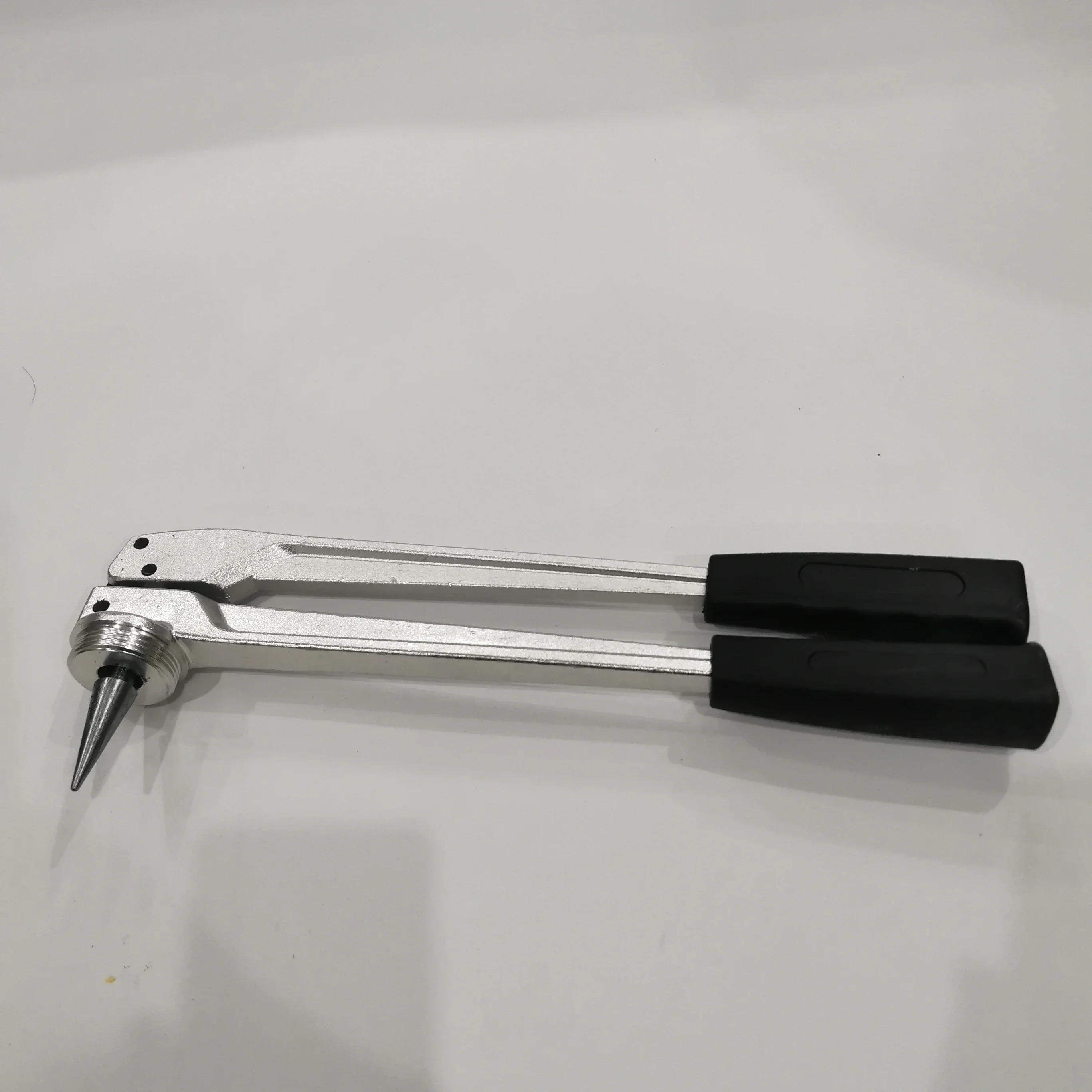 PEX1632 Clamping Tool | Plumbing Crimping Tool for 16–32mm Rehau System Pipe Fittings