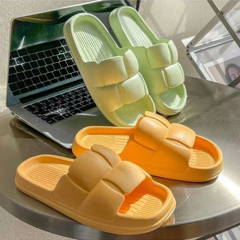2025 nuevos zapatos suaves de verano, zapatillas de nube, baño silencioso interior, chanclas antideslizantes de Eva para playa, sandalias de ocio para hombres y mujeres