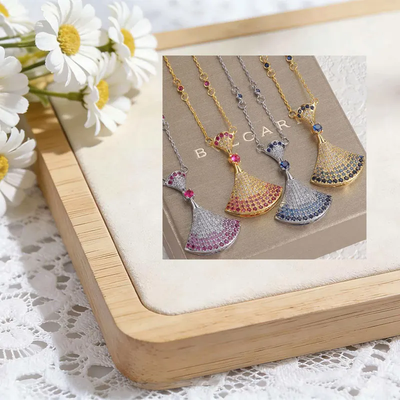 

2026 High-Quality Fashion Classic Micro-Inset Flower Rotating Zircon Necklace - Elegant and Cool Style