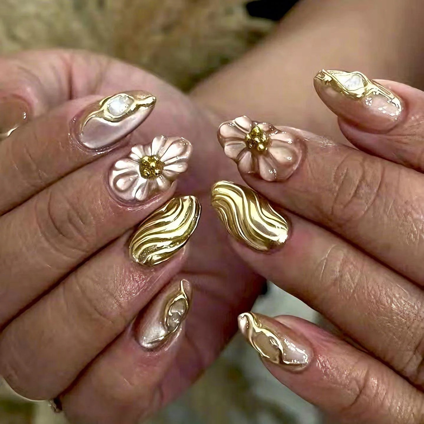 

24Pcs Short Almond Press on Fake Nails 3D Cat's Eye Flower Gilded Design False Nails Detachable Artificial Full Cover Nails Tips