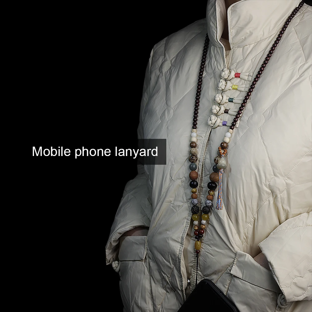 Phone chain,Hanging neck style,A phone chain hanging around the neck