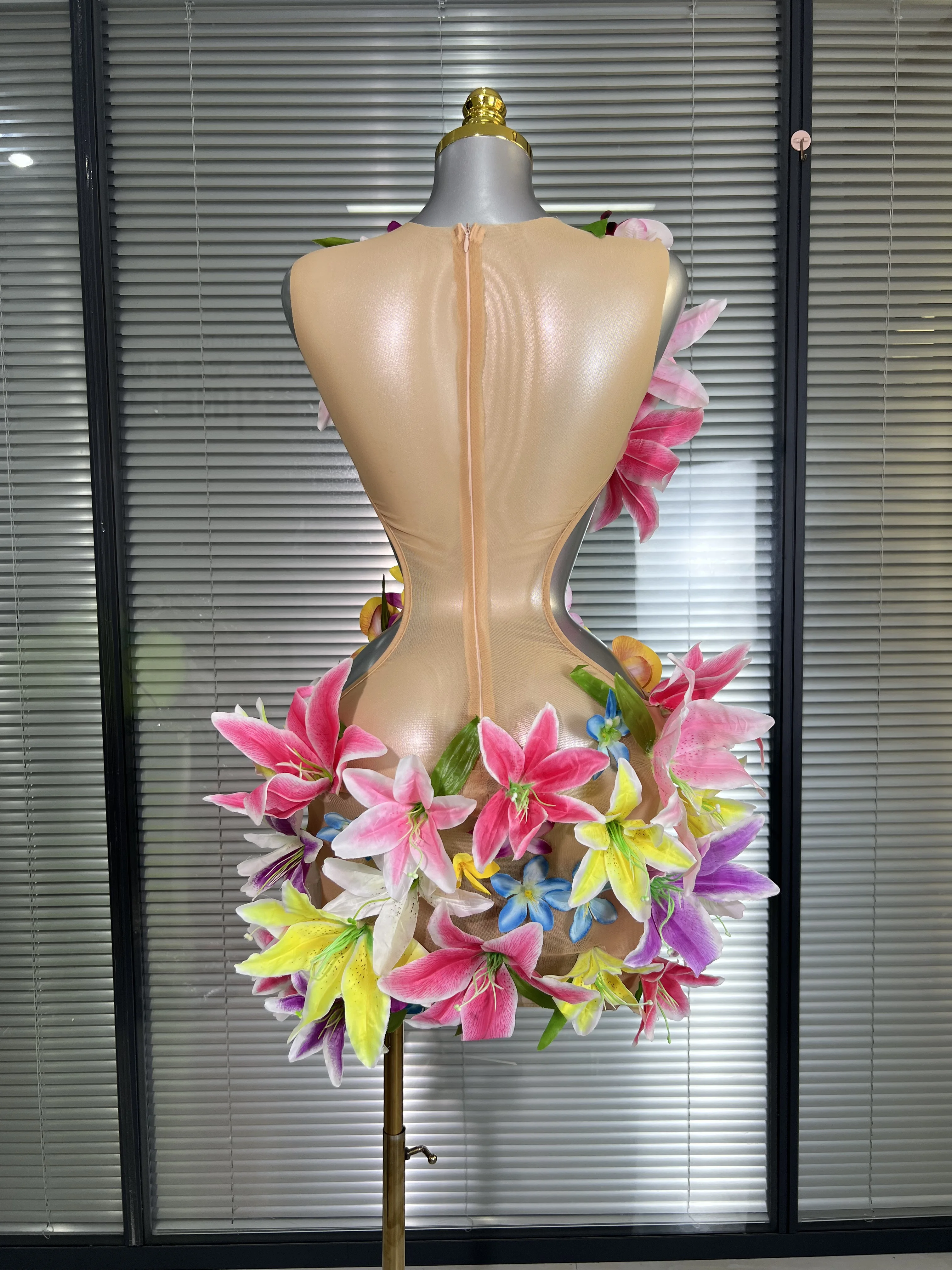 女性のセクシーな O ネックメッシュクリスタルダイヤモンドフラワーパフォーマンス衣装ステージダンサーミニストレッチナイトクラブパーティードレス