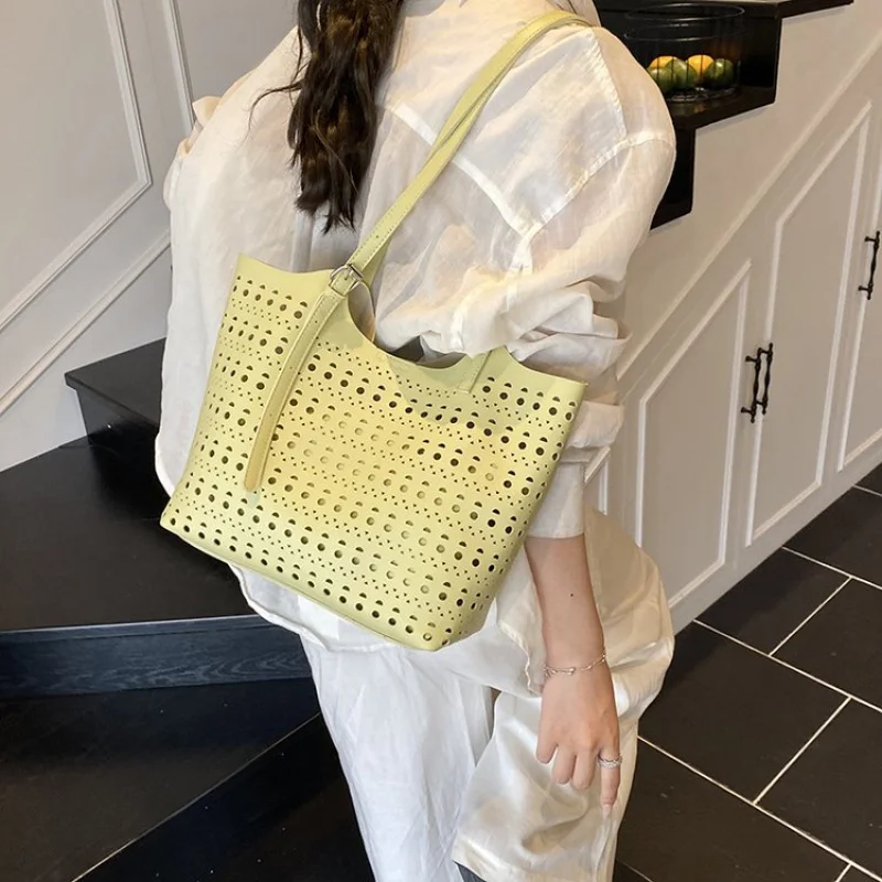 

Vintage Inspired Shoulder Bag For Ladies With Antique Brass Hardware And Soft Leather Construction For Timeless Appeal