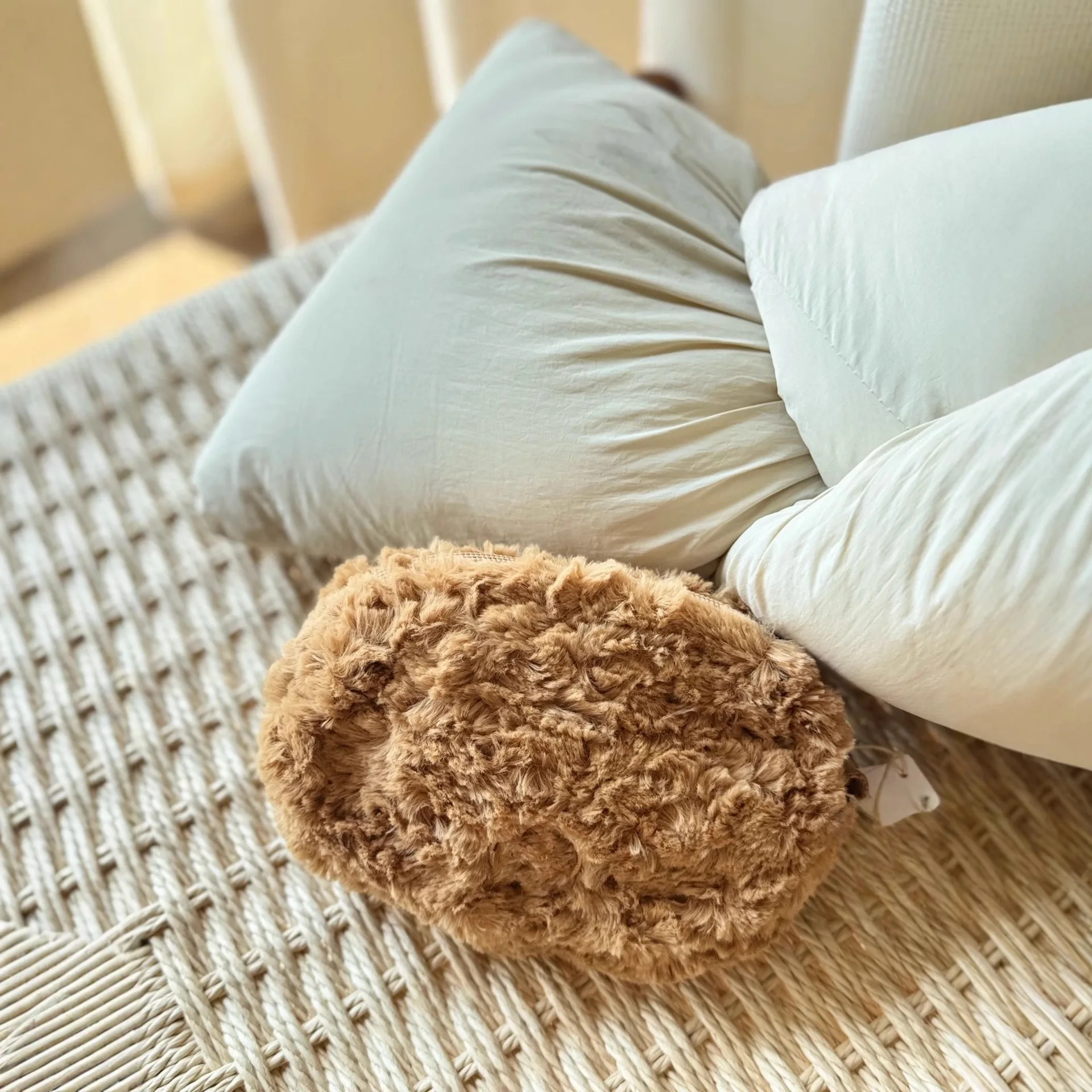 ふわふわのクマの形をしたぬいぐるみバッグ、女性用クロスボディショルダーバッグ、かわいいソフトハンドバッグ、女の子のデイリーカジュアルパーティーギフト、ボルサプラッシュ