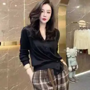 

Temperament Versatile Knitted Cardigan 2025 Autumn Winter Fashion Single-breasted High-end V-neck Long-sleeved Top for Women