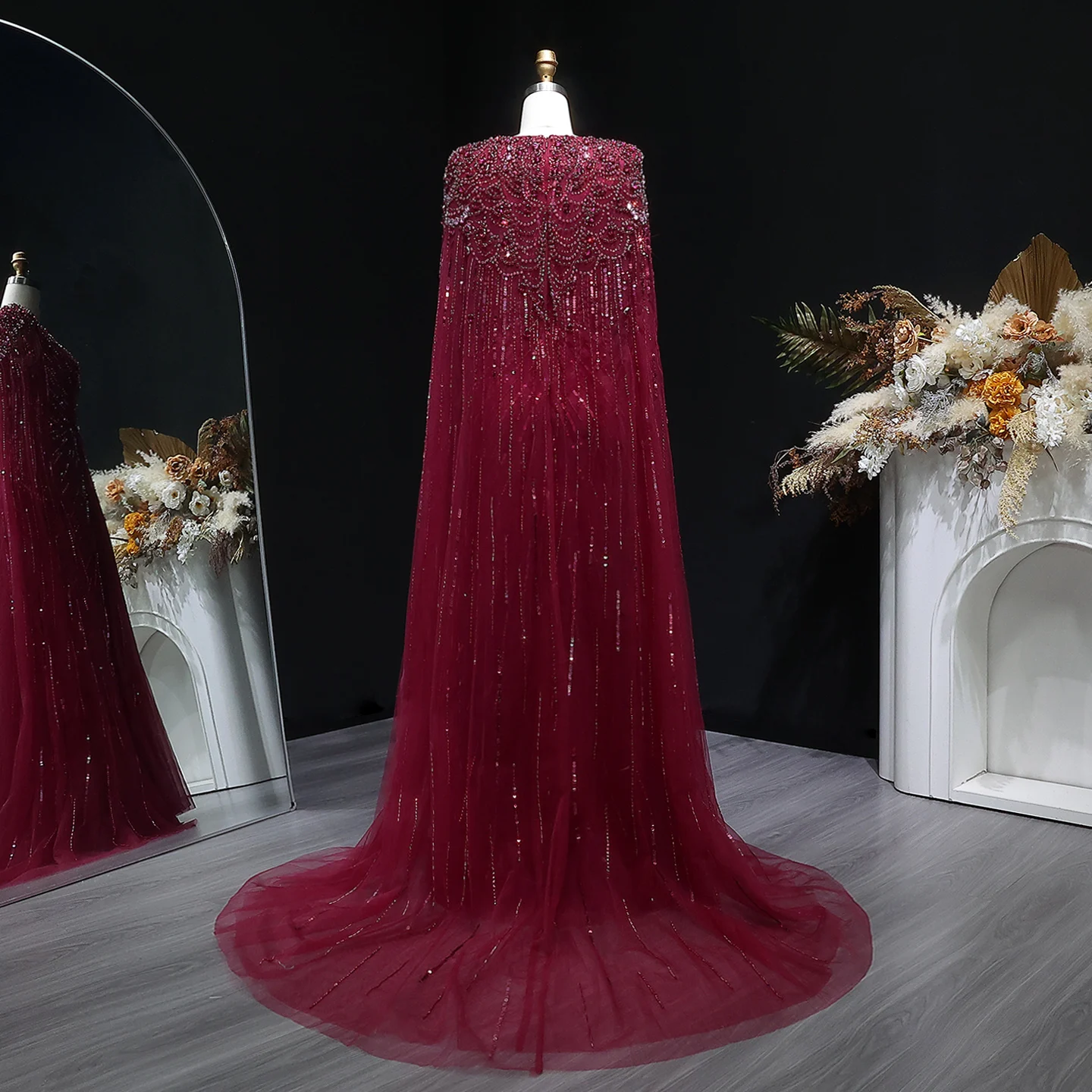 Sharon Said Dubai Burgunderrotes Abendkleid mit V-Ausschnitt und Cape-Ärmeln, Perlenbesetztes A-Linien-Kleid, Damen-Abendkleid SS399 Maßanfertigung – Detail 10