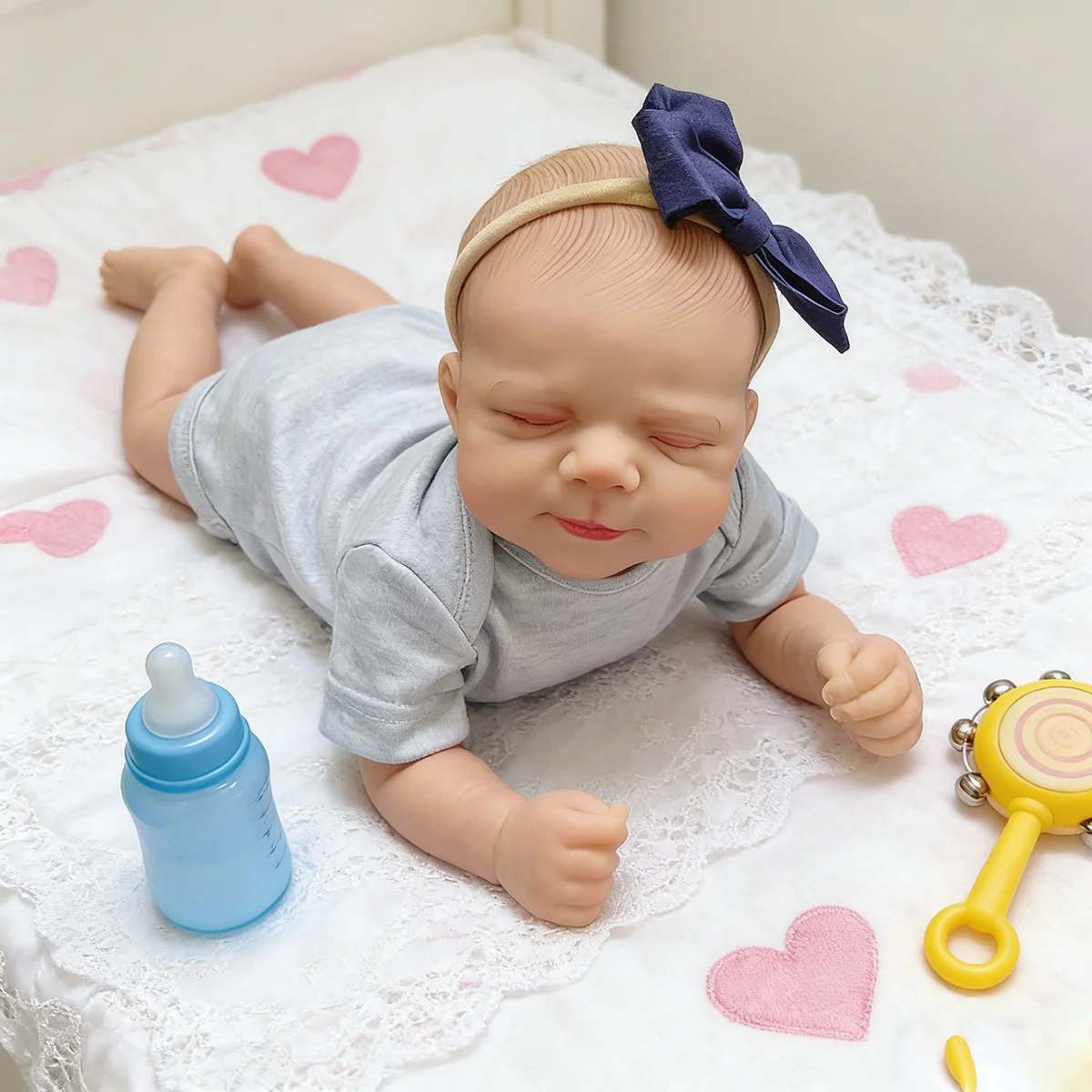 18-calowa lalka Reborn Pascale, realistyczna, śpiąca - skóra 3D, miękki materiałowy korpus i ręcznie malowane włosy