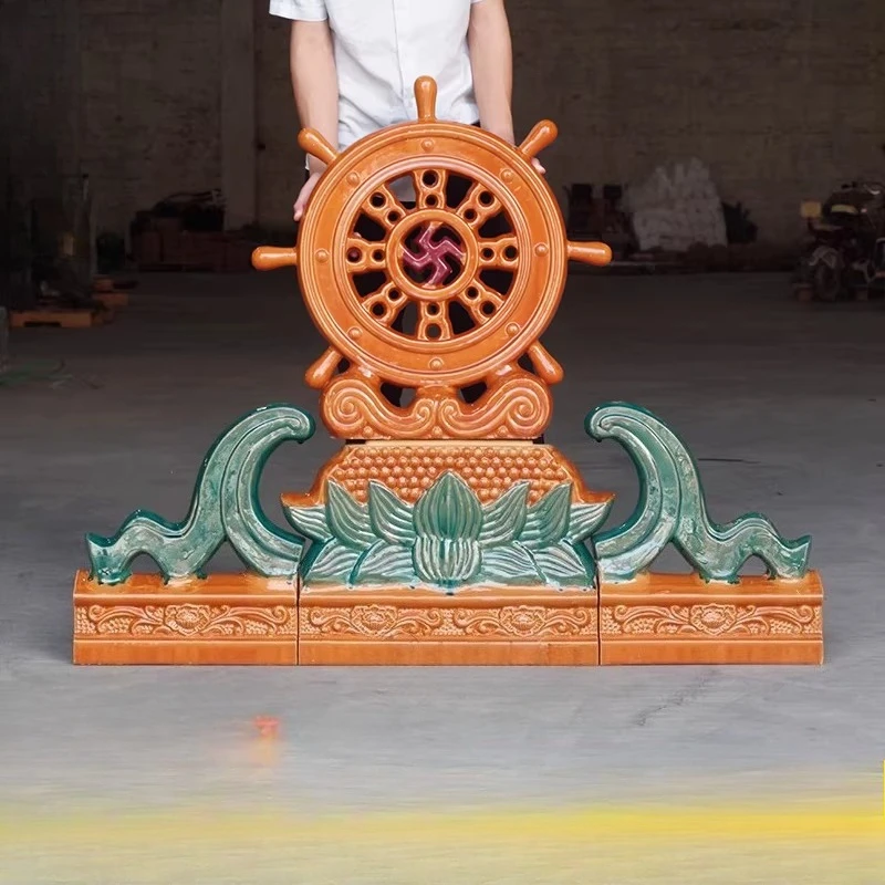The roof is a ceramic ancestral temple, a glazed tile roof, and a Buddha wheel on the roof