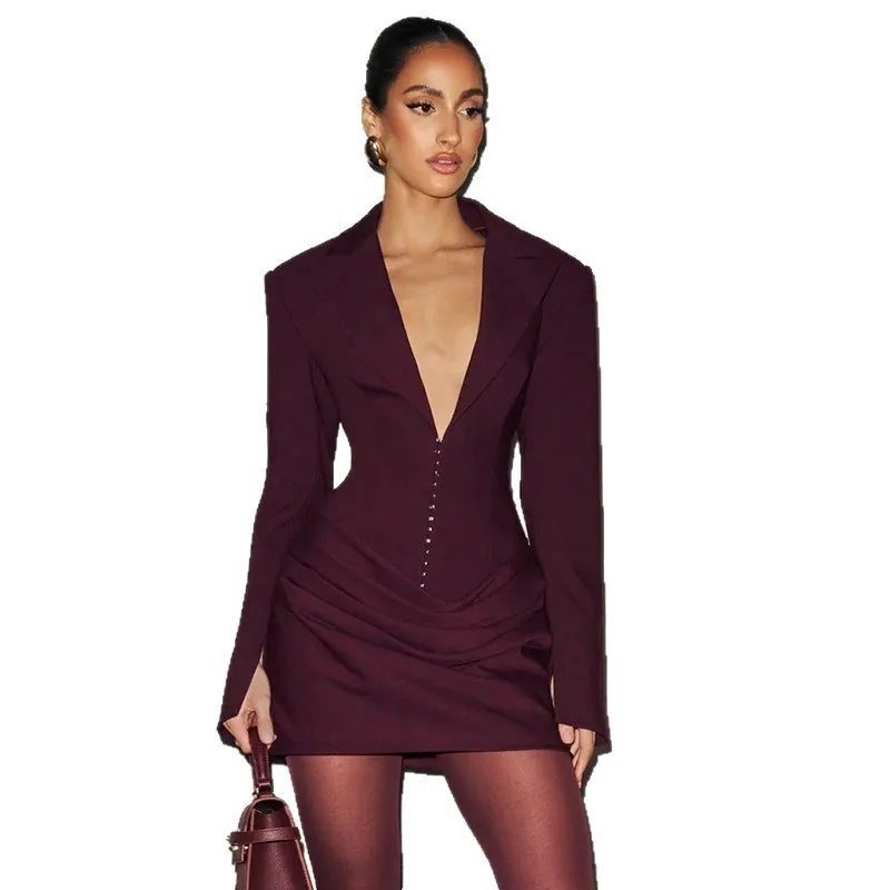 แฟชั่นผู้หญิงยุโรปและอเมริกา สำหรับฤดูใบไม้ร่วงและฤดูหนาว ใหม่ล่าสุด สีพื้น เรียบหรู เซ็กซี่ คอวีลึก จับจีบช่วงเอว ช่วยให้ดูผอมเพรียว