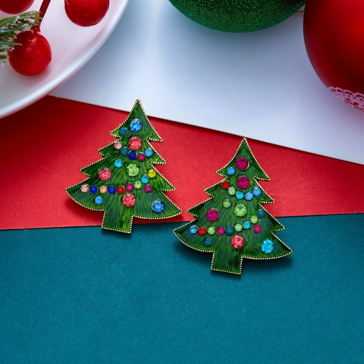 Bunte Strass-Ohrringe mit grüner Emaille, Weihnachtsbaum-Ohrstecker für Frauen, künstliche Perlen, Weihnachtsbaum-Ohrringe, Neujahrsparty-Schmuck – Detail 22