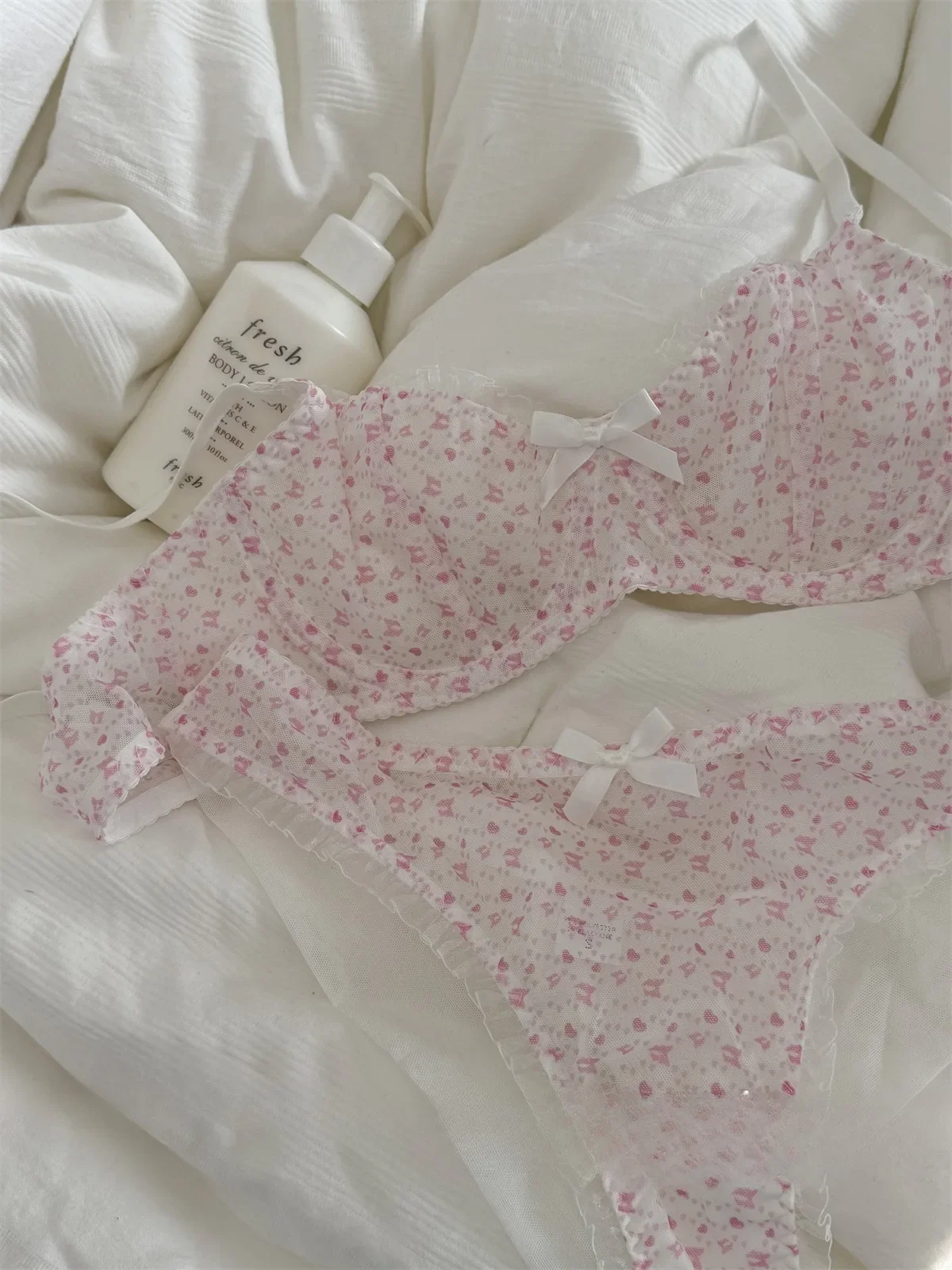 

Сетчатое нижнее белье с вышивкой, тонкий дышащий топ с поддержкой, большая грудь, небольшой комплект с бюстгальтером, женское нижнее белье пуш-ап