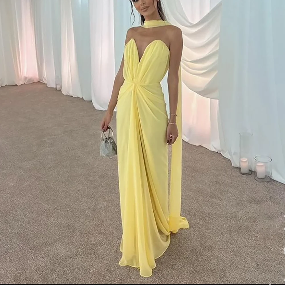 

Light Yellow Prom Dresses Chic V Neck Sleeveless Pleats Evening Dress Modern Style A Line Floor Length Elegant Party Gown