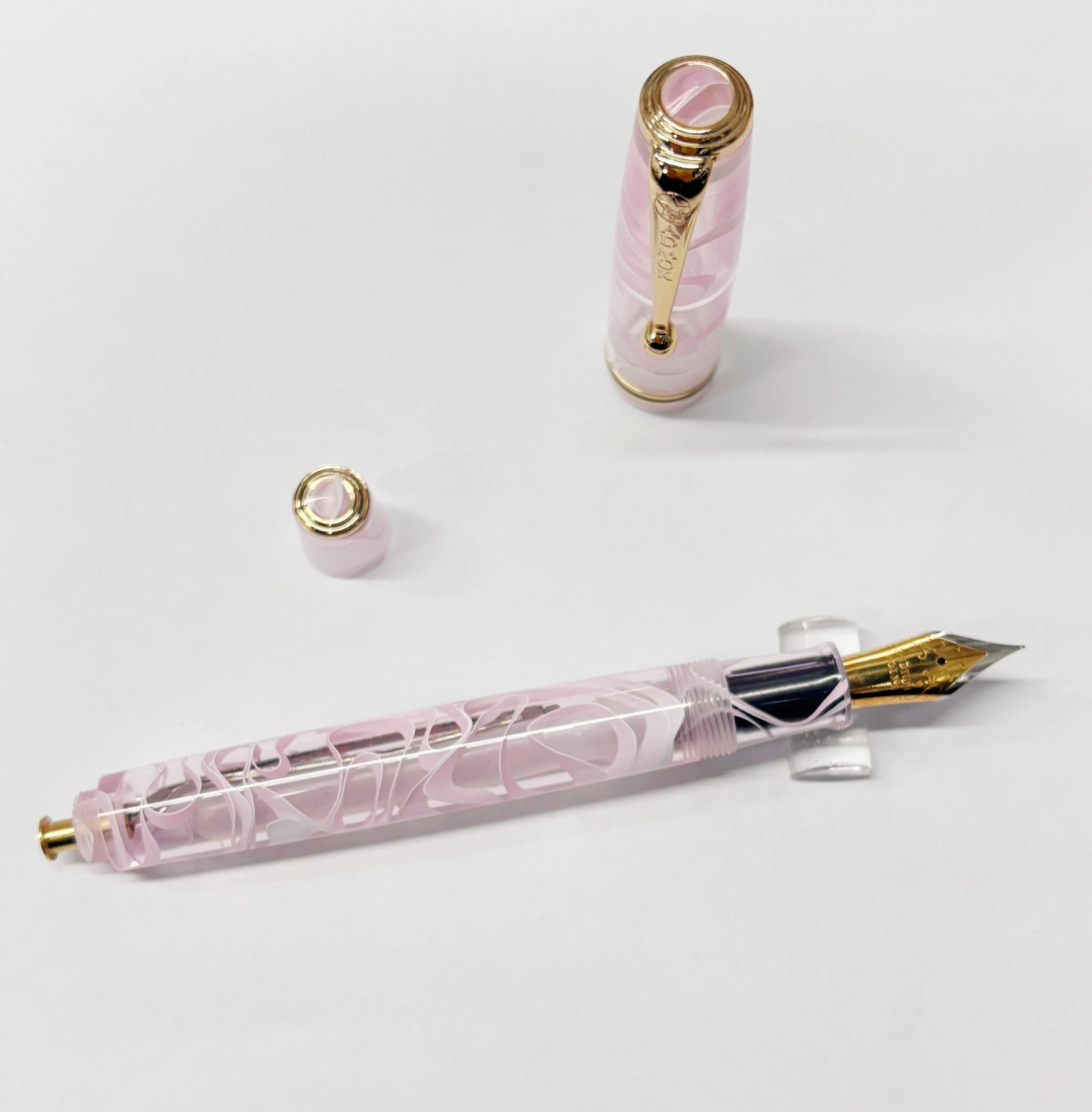 

Classic ADMOK 28 Acrylic Replica Gold Star 28 Fountain Pen No.6 Schmidt Nib Water Piece Button To Ink Business Writing Pen Gift