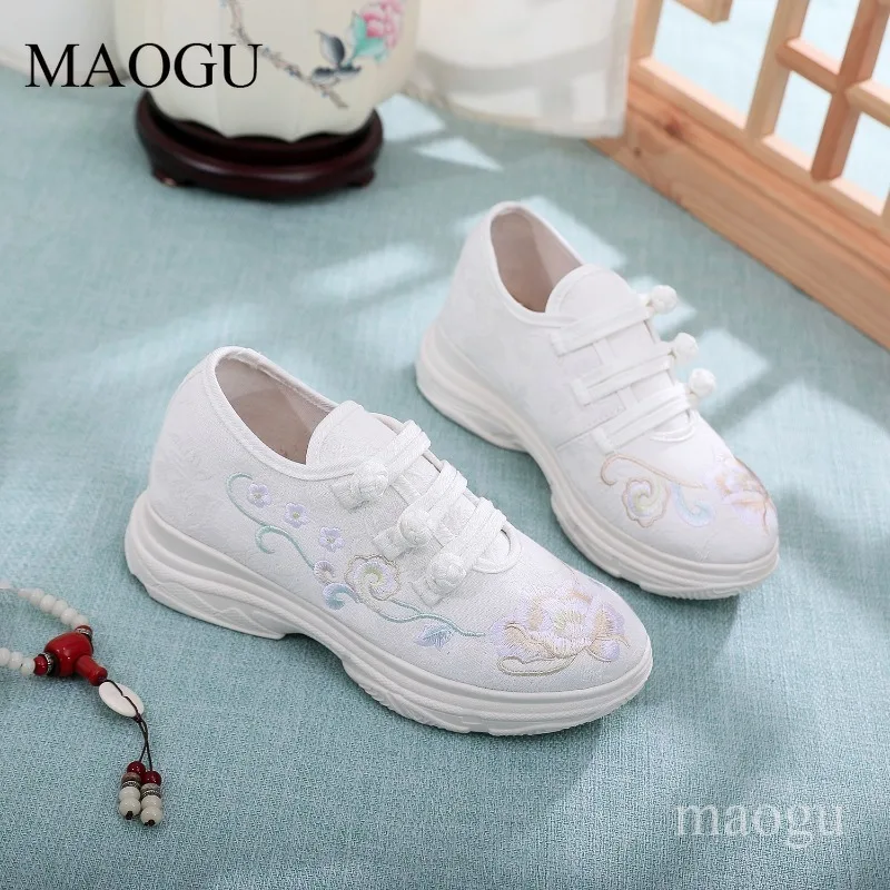 

Женские кроссовки на платформе в китайском стиле с вышивкой и цветочным узором, низкие повседневные слипоны, легкие вулканизированные туфли без шнурков