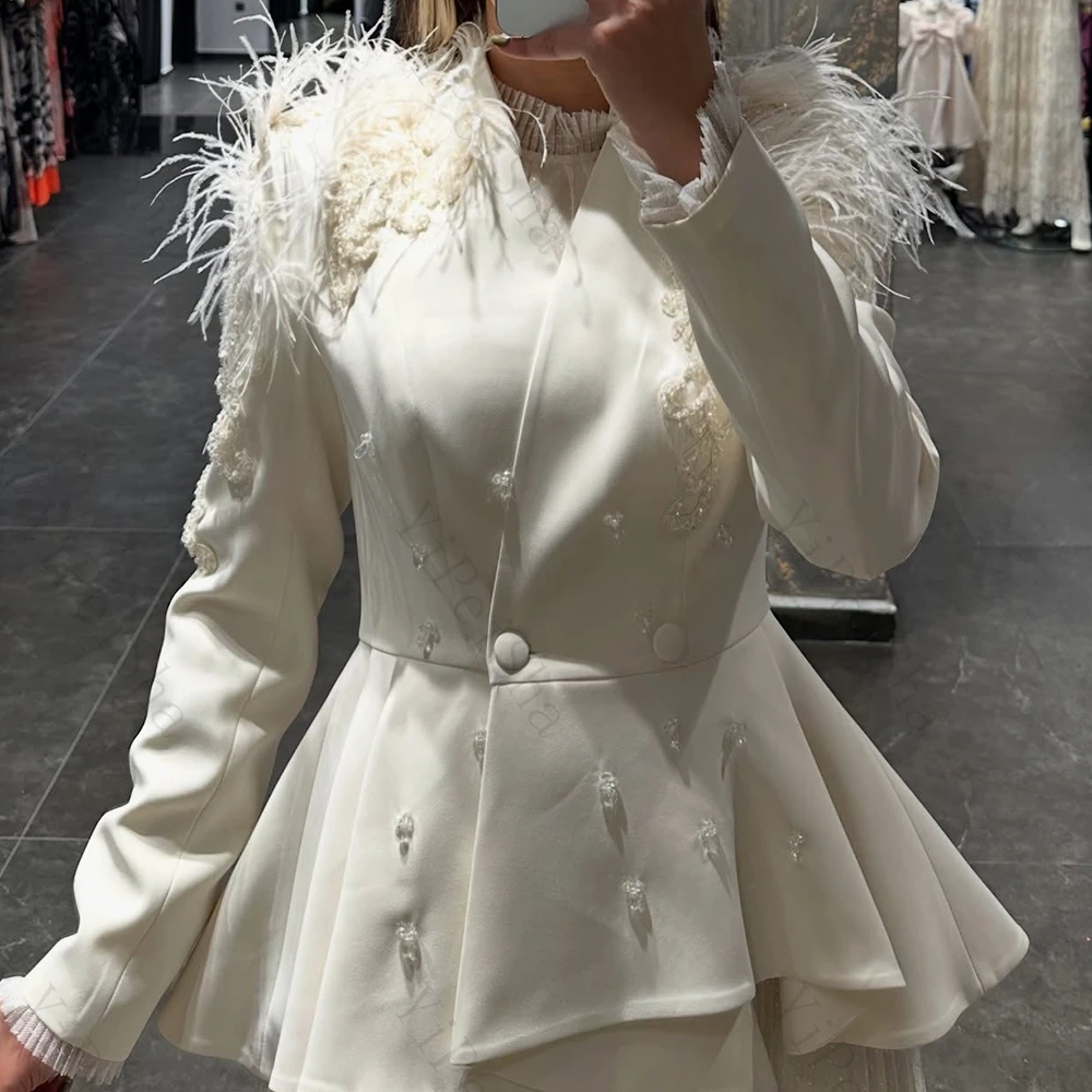 Abiti da sera a trapezio personalizzati Abito da ballo a maniche lunghe con collo alto alla caviglia Abito da festa drappeggiato con piume di cristallo con bottoni alla moda