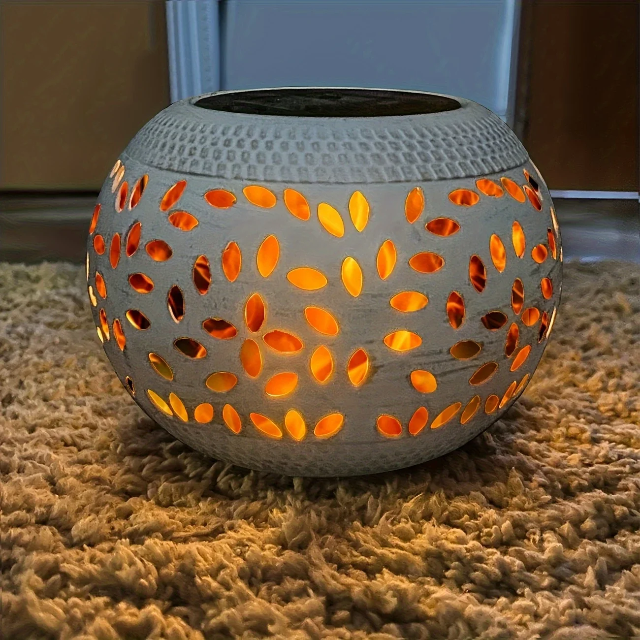 Lampada da tavolo solare Lampada da esterno a LED ad energia solare Lanterna decorativa da tavolo in metallo scavato Luce da giardino per patio Luce da tavolo