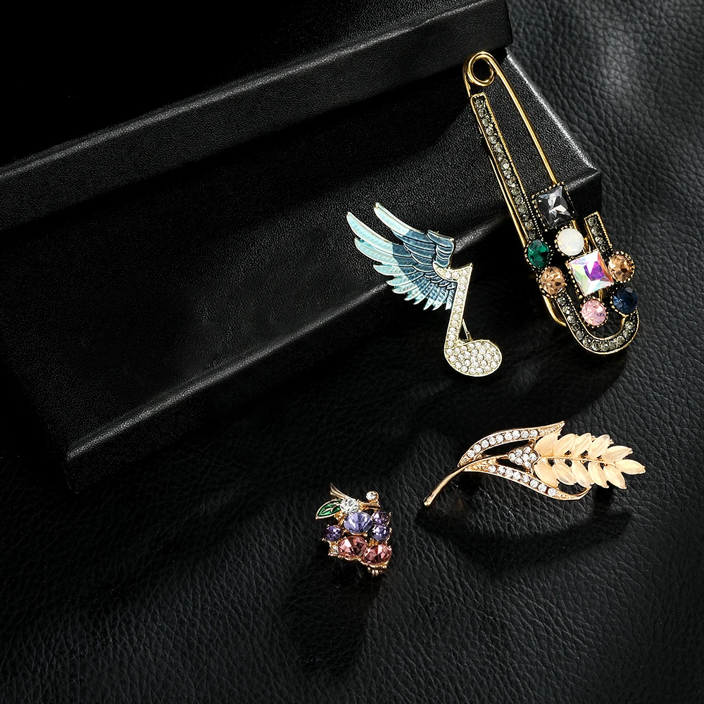 Luxury Flower Clover Wheat Ear Crystal Lapel Pins Pretty Dazzling Wing Musical Note Grape Rhinestone Brooches Women Jewelry