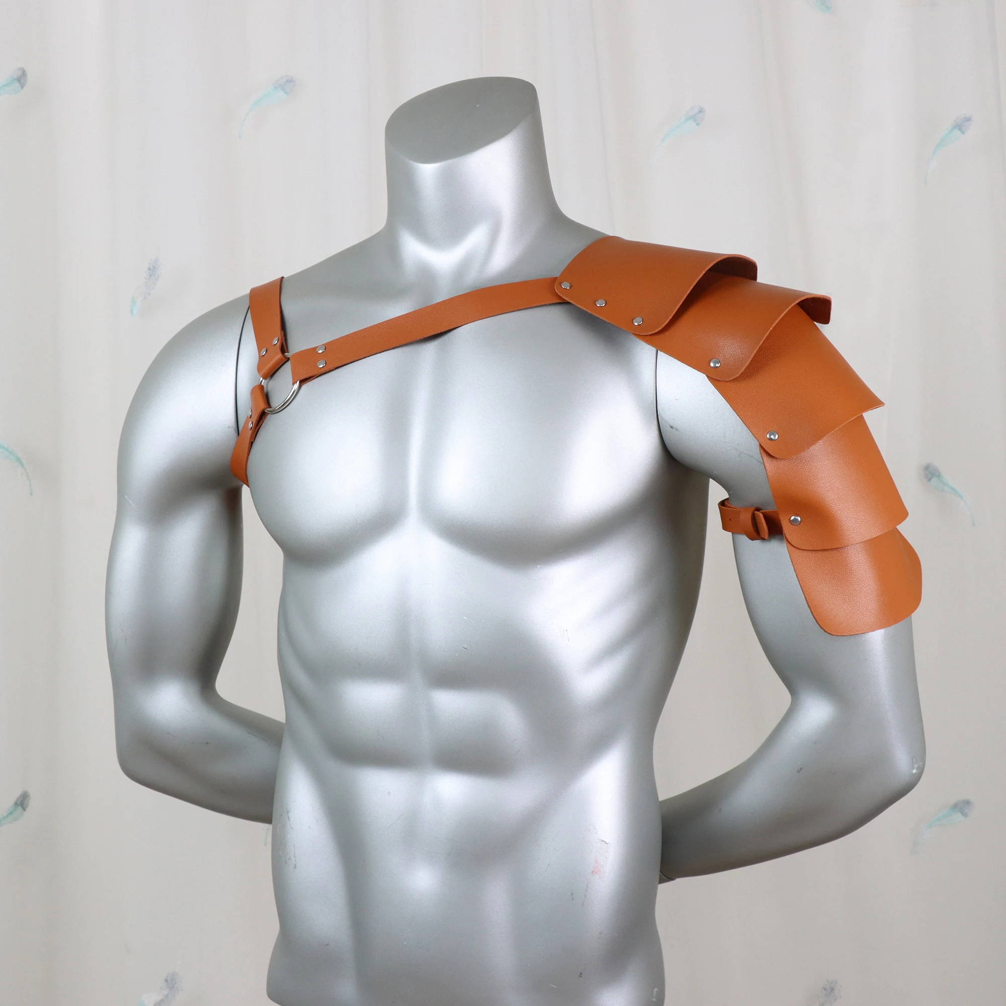 Mittelalterlicher Brustgurt für Herren aus Kunstleder, Verstellbarer Körpergurt, Schulterpanzer, Herren-Cosplay-Kostüm – Detail 2