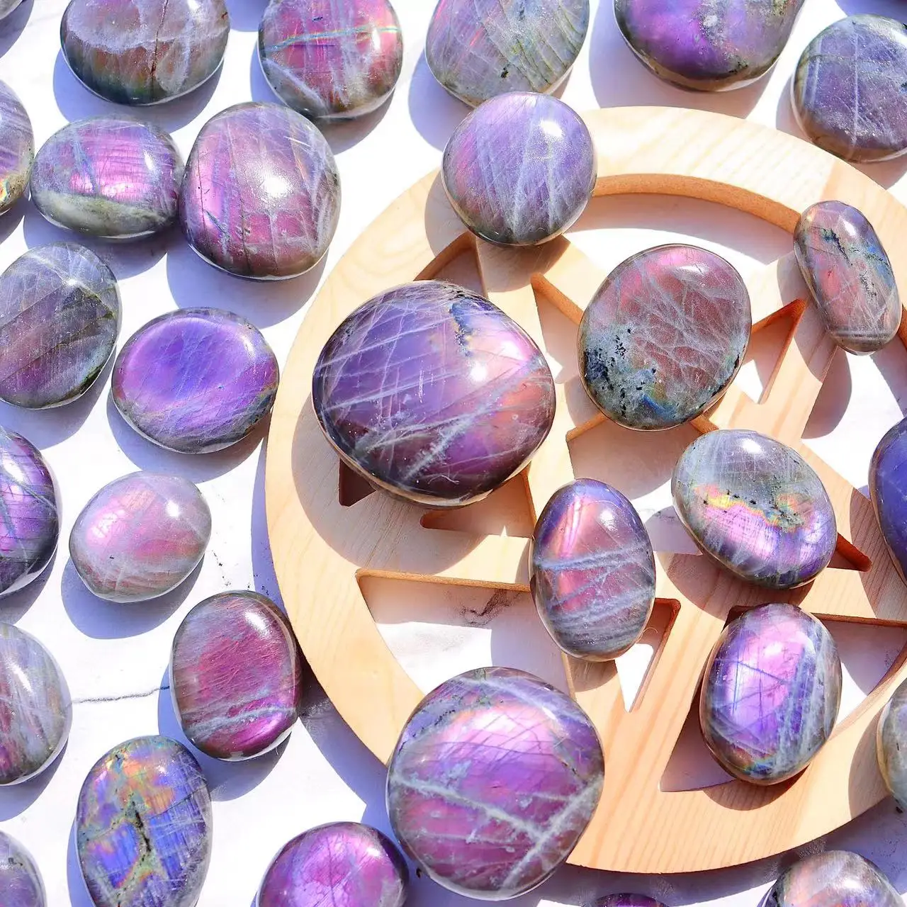 Natural Purple Labradorite Palm Stone with Rainbow Flash Light, Gemstone Crystal Chakra, Spiritual Healing, Fengshui Home Decor