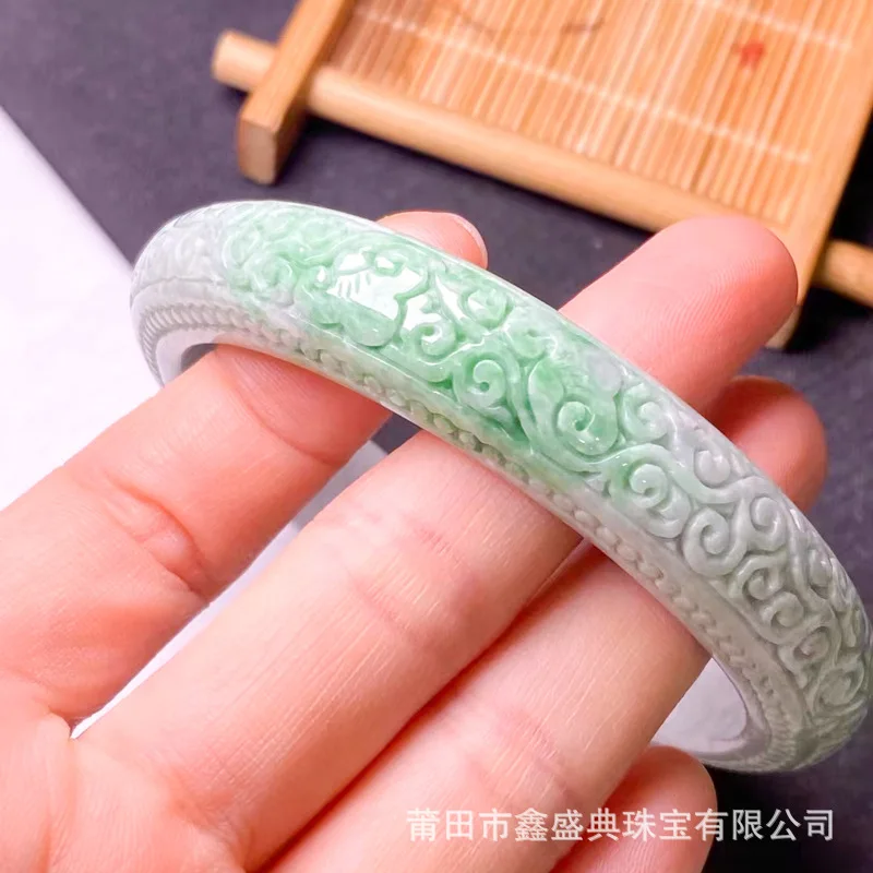 Factory Wholesale Myanmar Natural Emerald a Goods Bean Color Carved Bracelet with Certificate