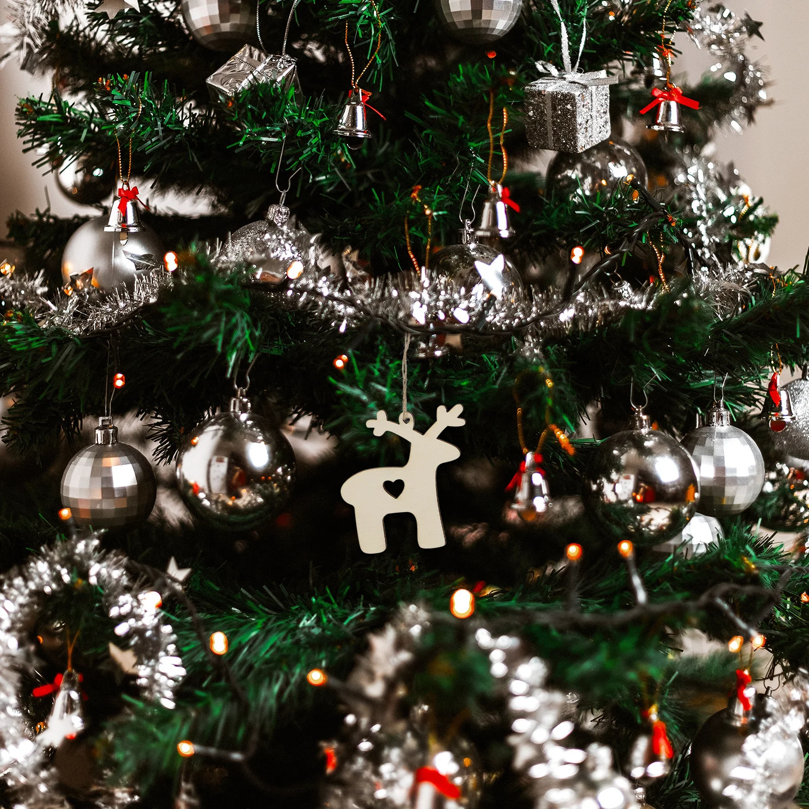 

20Pcs Wooden Slice Pendants Festival DIY Wood Pieces Decorative DIY Painting Slices for Party Christmas Wooden Pendants