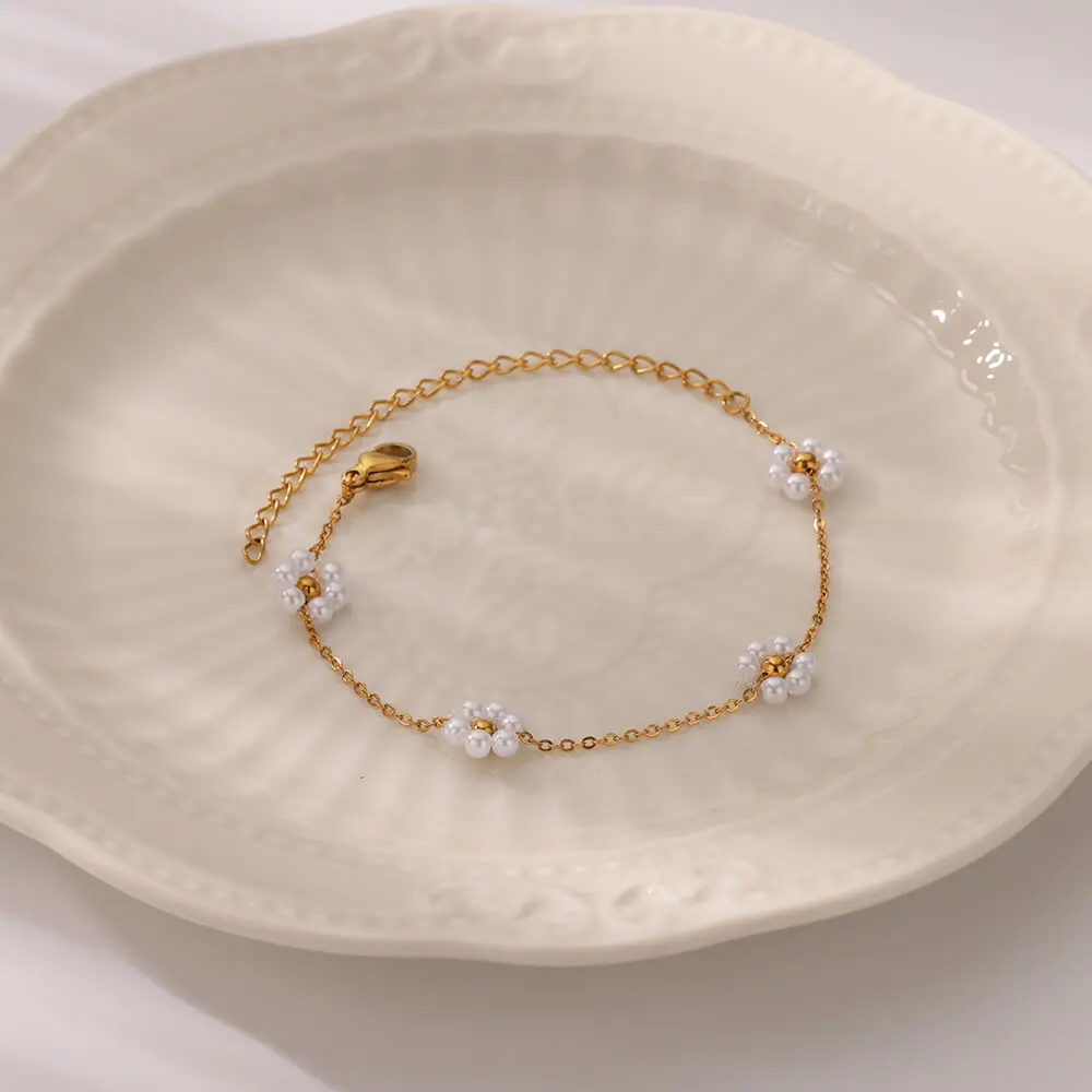 أساور زهور من الفولاذ المقاوم للصدأ للنساء ، لون ذهبي ، حبات اللؤلؤ ، المجوهرات العصرية ، عيد الميلاد وهدايا الزفاف