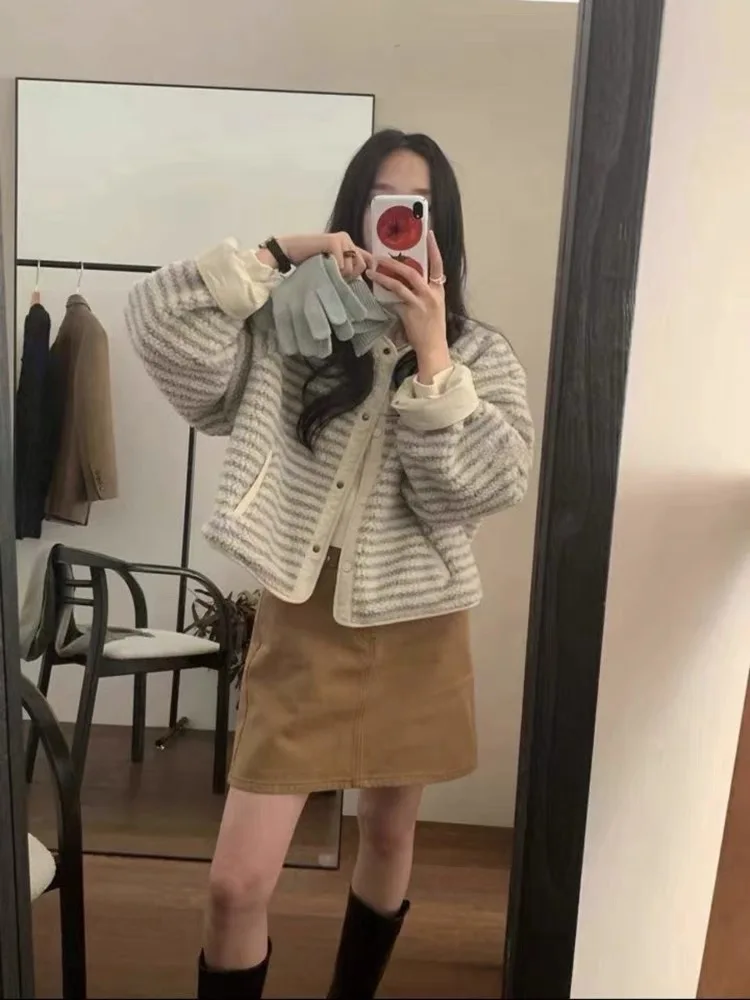 

Women's Short Cotton Jacket Lamb Fur Trimmed Winter Warm Loose Fit Stripe Patterned Coat Long Sleeve round Neck Single Button