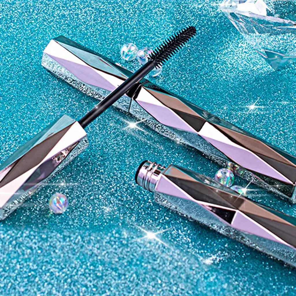 マスカラの長さを増す効果 ボリュームアップ効果 エクストラロングラッシュ シリコンブラシ 防水で一日中メイクが持続