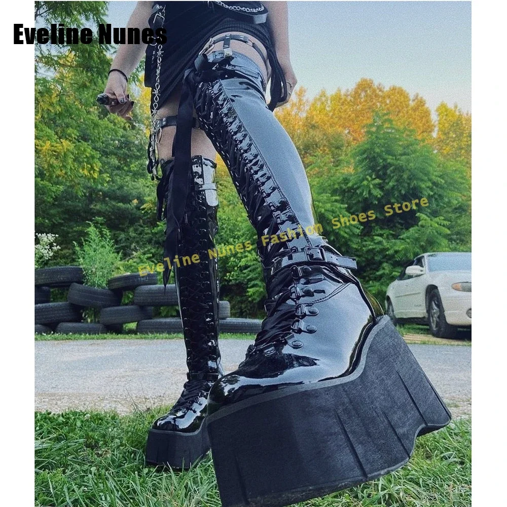 Schwarze Schleife, Kreuzgebunden, Plattform, dunkle Stiefel, runde Zehen, dicke Sohle, Gürtelschnalle, sexy Cosplay, würziges Mädchen, Overknee-Stiefel, Frühling