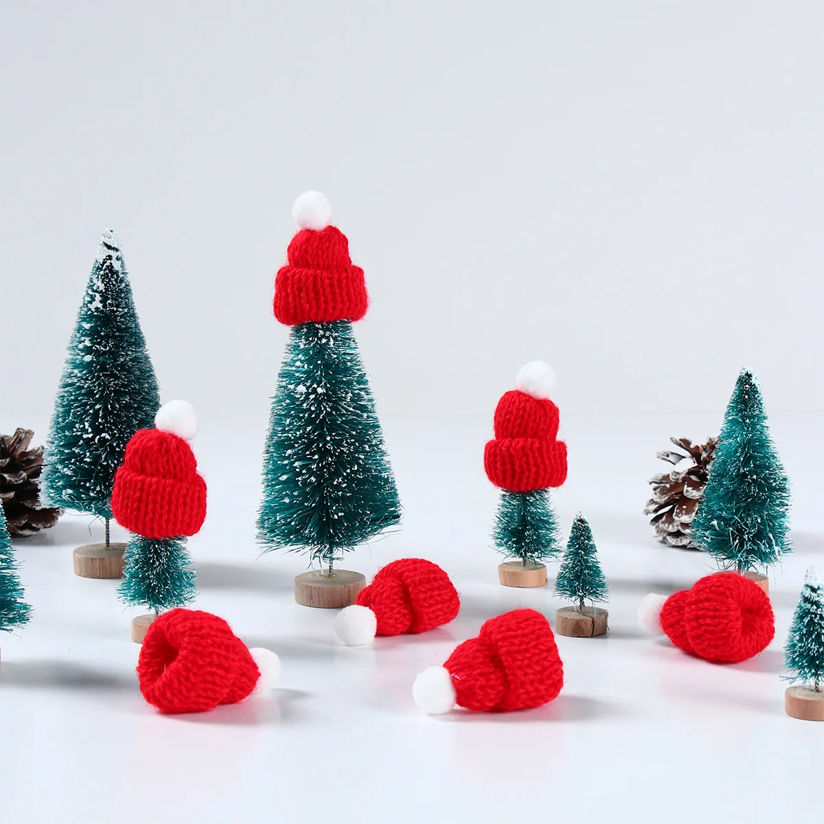 10PCS Christmas Creative Mini Hats for Wine Bottle Mini Pretty Knitted Thread Hat Bottle Toppers Christmas New Year Decorations