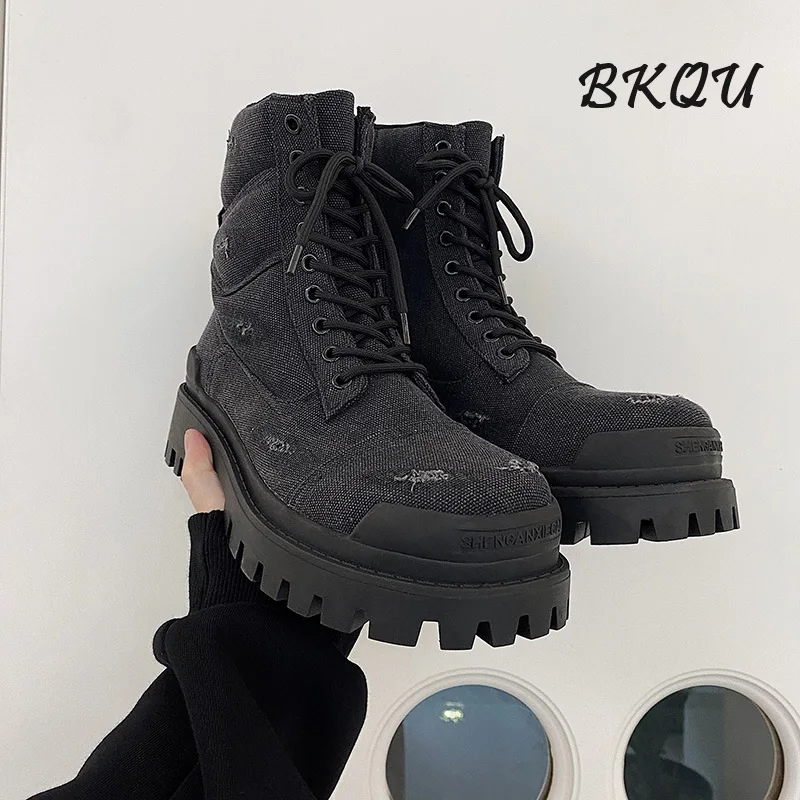 

BKQU Work Men's Fleece Snow Boots Autumn/Winter 2024 Black Canvas Waste Dirt Wind High Top Motorcycle Platform Boots