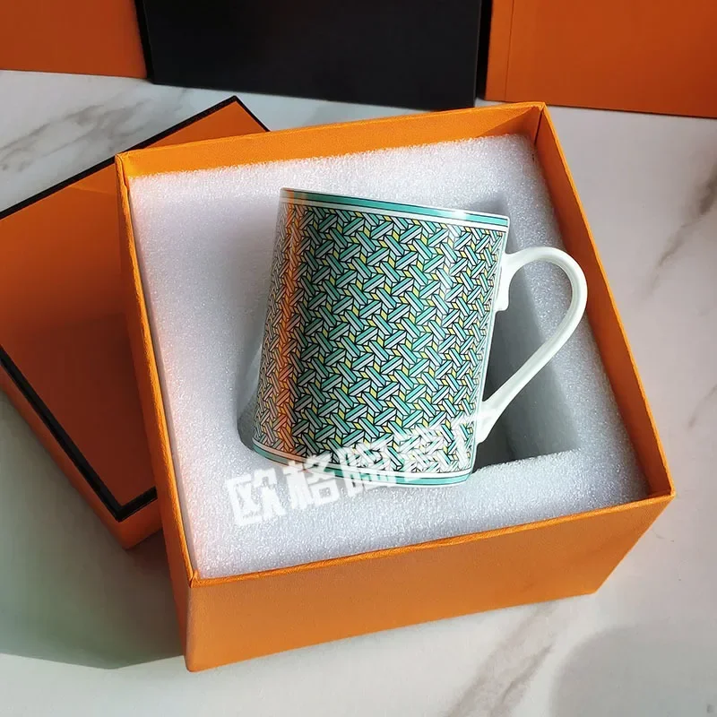 

Легкая роскошная ретро-чашка в европейском стиле 2025 года, кружка для офисной кофейни, чашка из фарфора Palace Bone, чашка для молока для завтрака, чашка для овсяной